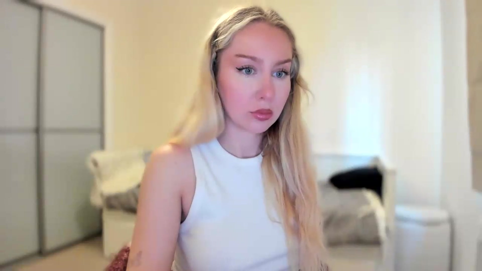 Gallery image thumbnail from pixelatedgirl's myfreecams stream on, 07/18/2026, 19:52 image 4 of 20