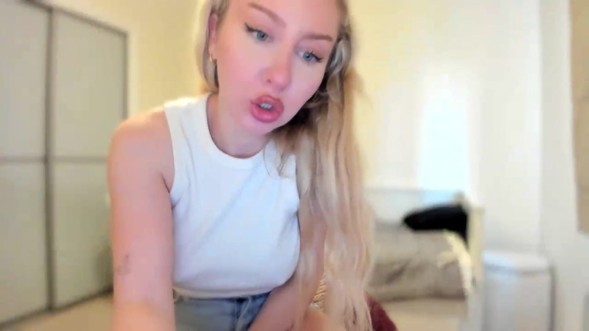 Gallery image thumbnail from pixelatedgirl's myfreecams stream on, 07/18/2026, 19:52 image 5 of 20