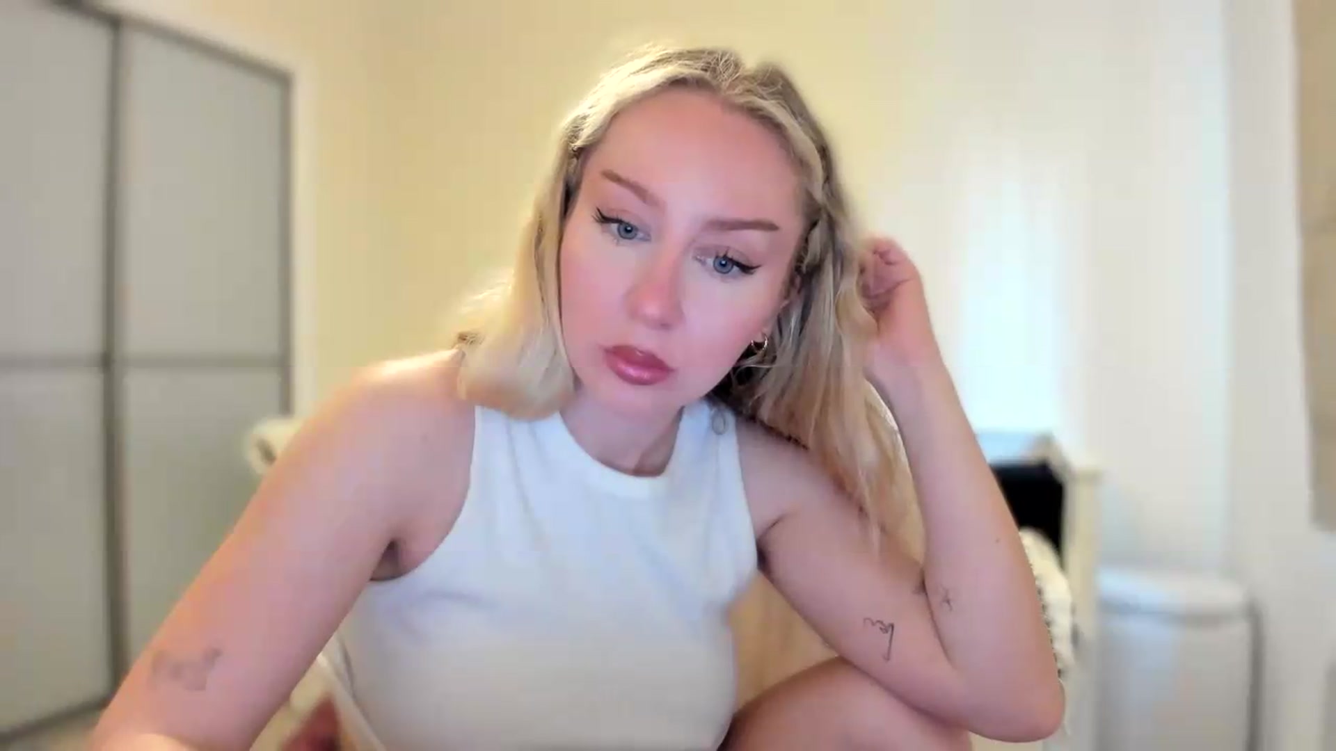 Gallery image thumbnail from pixelatedgirl's myfreecams stream on, 07/18/2026, 19:52 image 7 of 20