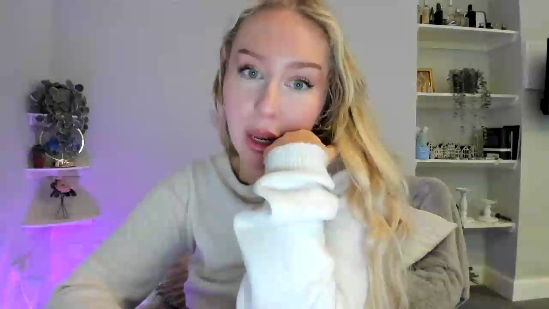 Gallery image thumbnail from pixelatedprincess's myfreecams stream on, 06/08/2026, 18:30 image 1 of 20