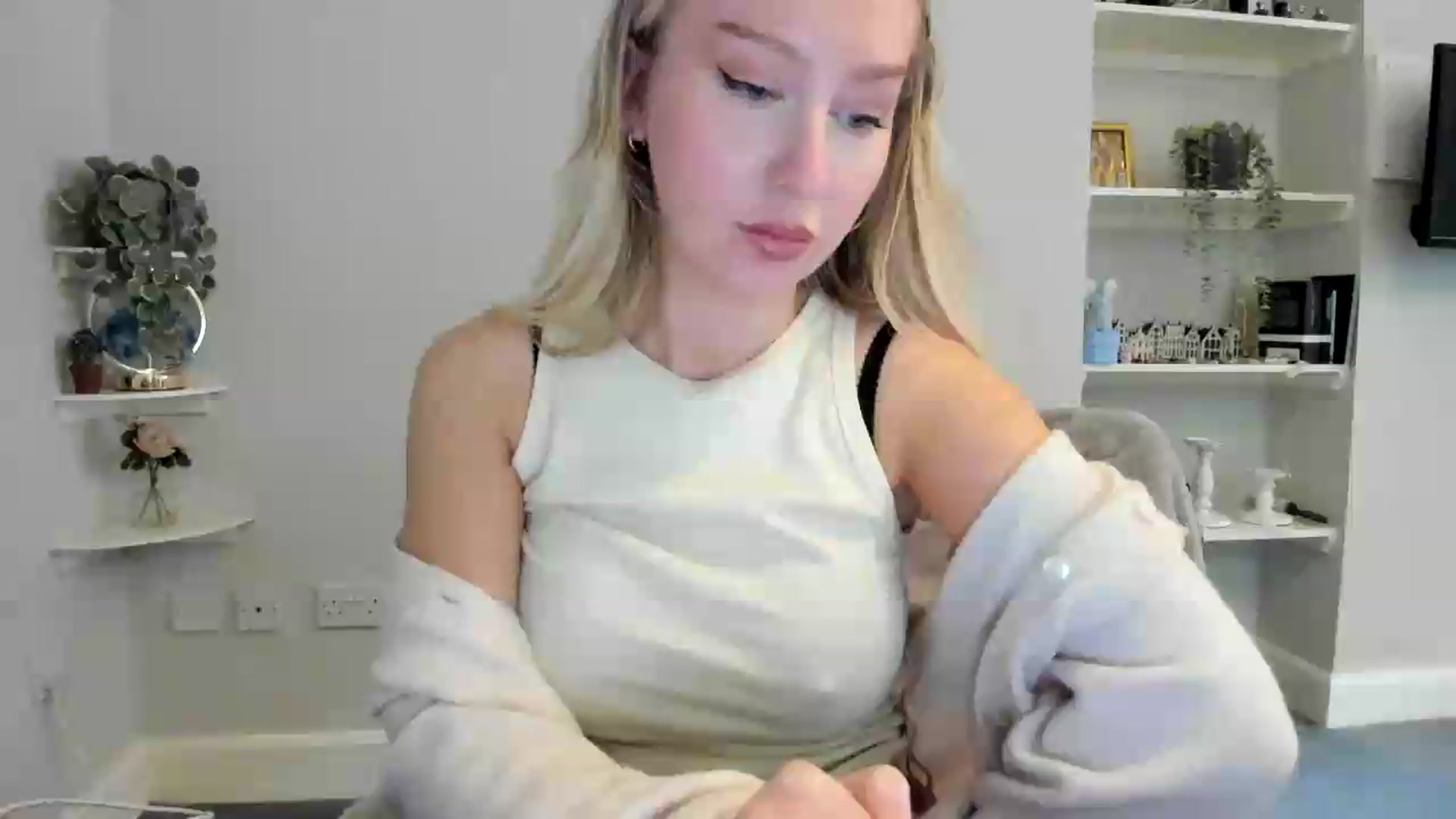 Gallery image thumbnail from pixelatedprincess's myfreecams stream on, 06/09/2026, 13:13 image 1 of 20