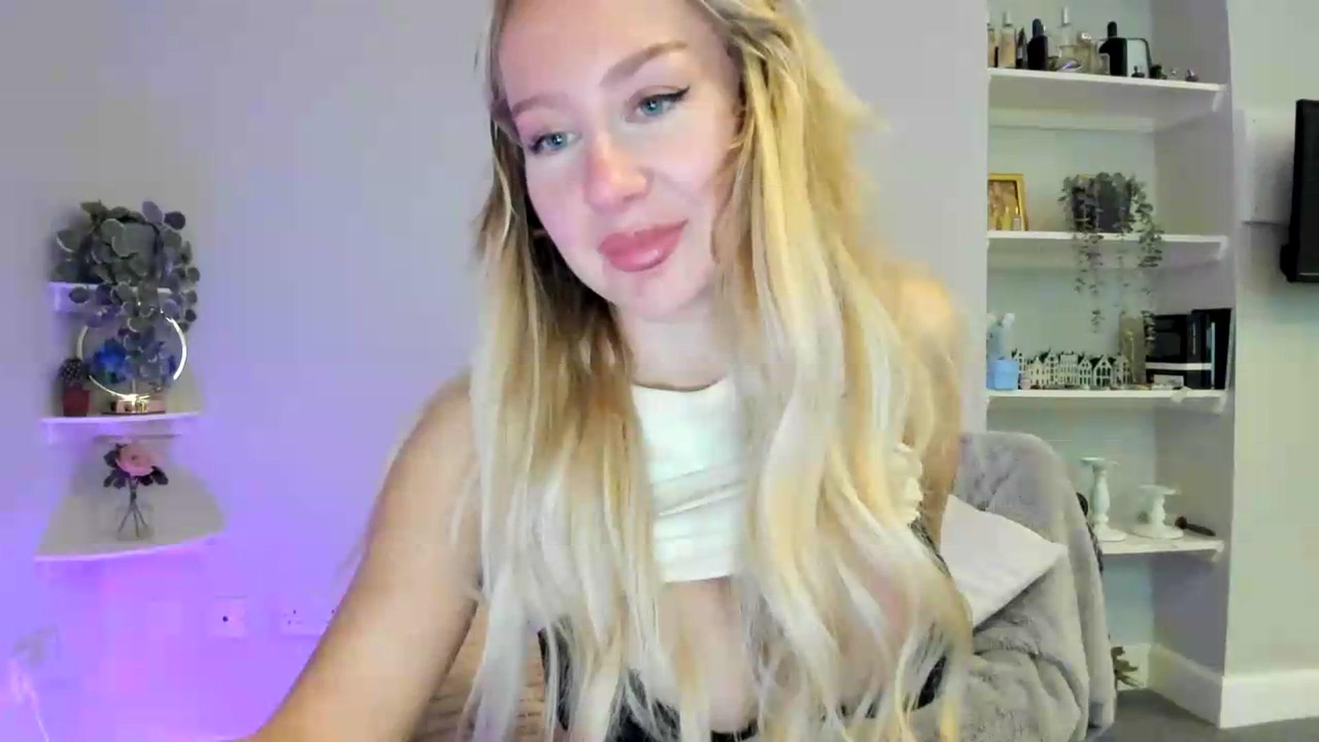 Gallery image thumbnail from pixelatedprincess's myfreecams stream on, 06/09/2026, 18:50 image 15 of 20