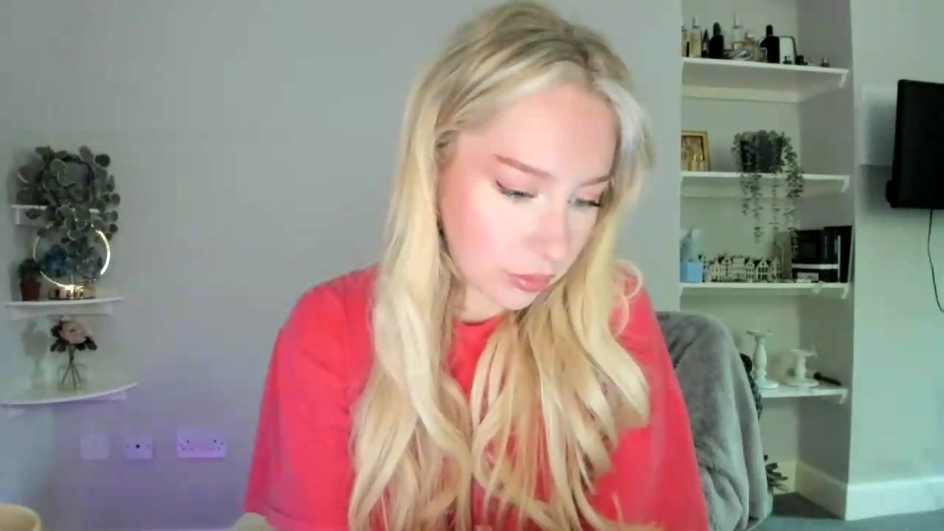 Gallery image thumbnail from pixelatedprincess's myfreecams stream on, 06/11/2026, 07:03 image 2 of 20
