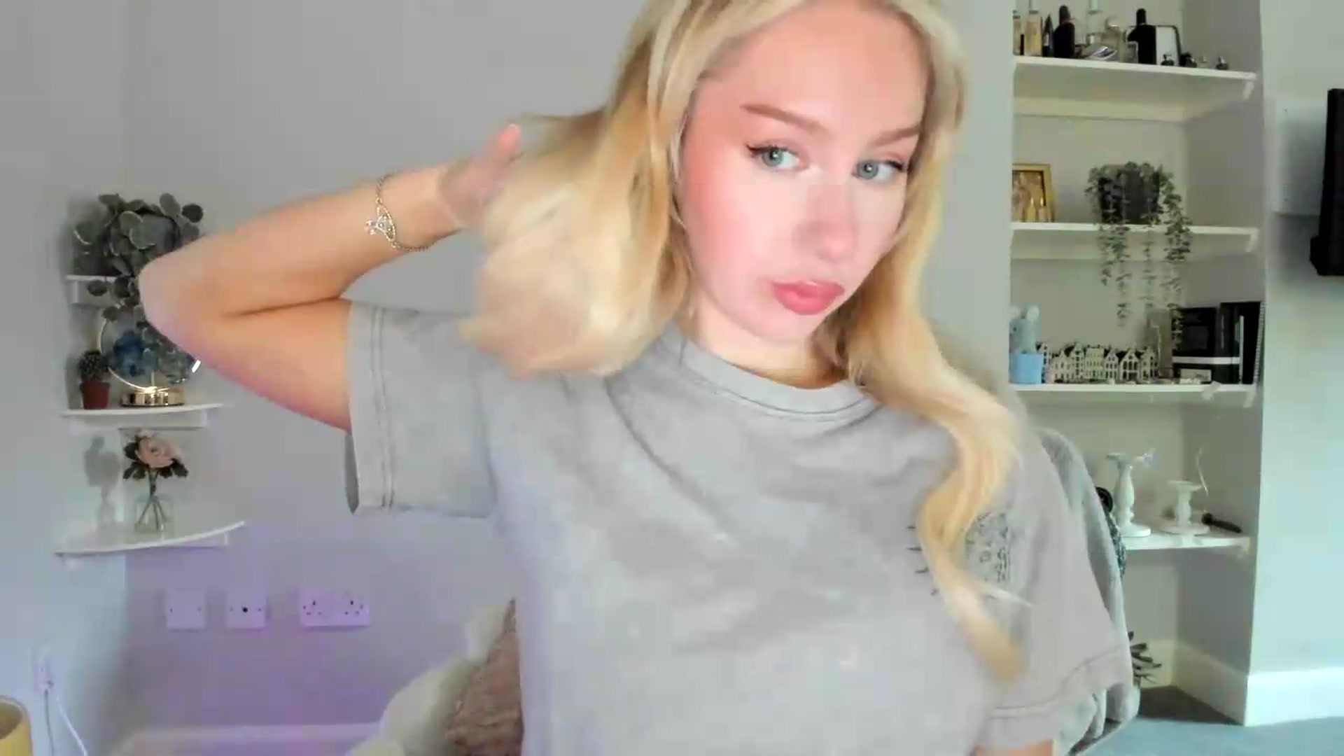 Gallery image thumbnail from pixelatedprincess's myfreecams stream on, 06/11/2026, 07:03 image 16 of 20