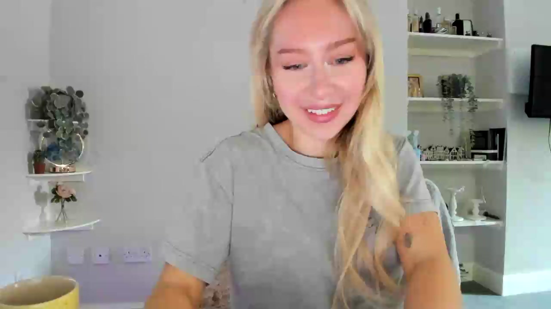 Gallery image thumbnail from pixelatedprincess's myfreecams stream on, 06/11/2026, 08:05 image 1 of 20
