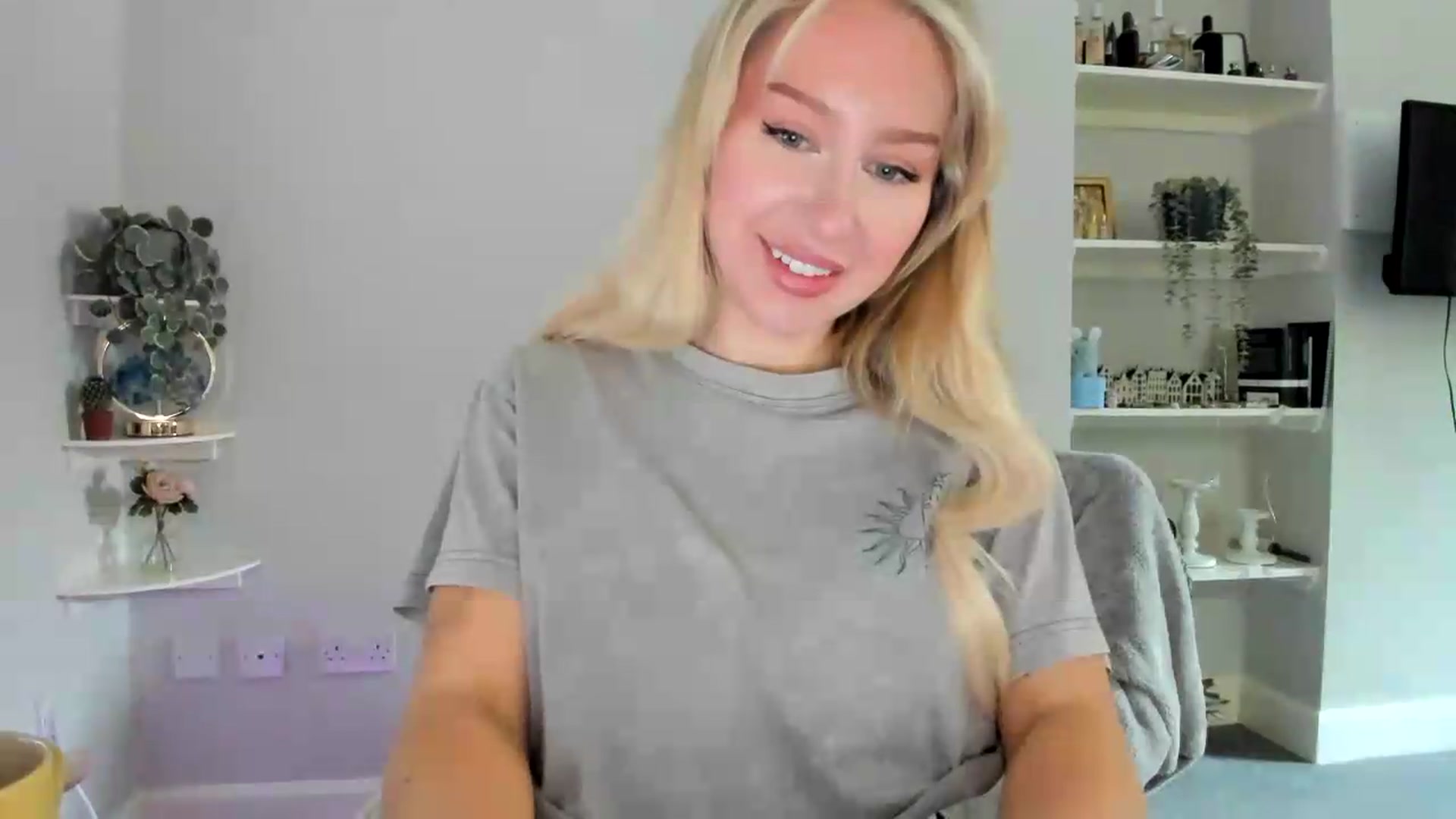 Gallery image thumbnail from pixelatedprincess's myfreecams stream on, 06/11/2026, 08:05 image 7 of 20