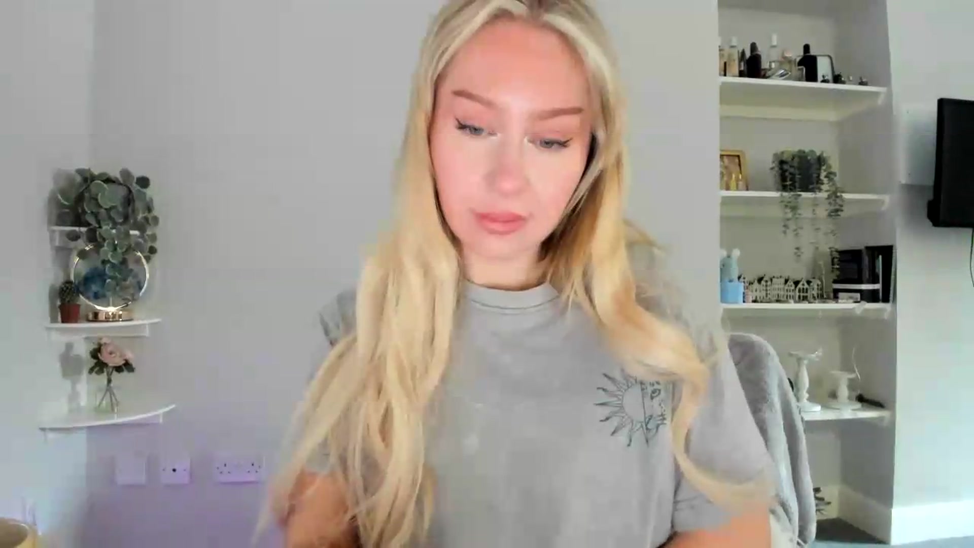 Gallery image thumbnail from pixelatedprincess's myfreecams stream on, 06/11/2026, 08:05 image 11 of 20