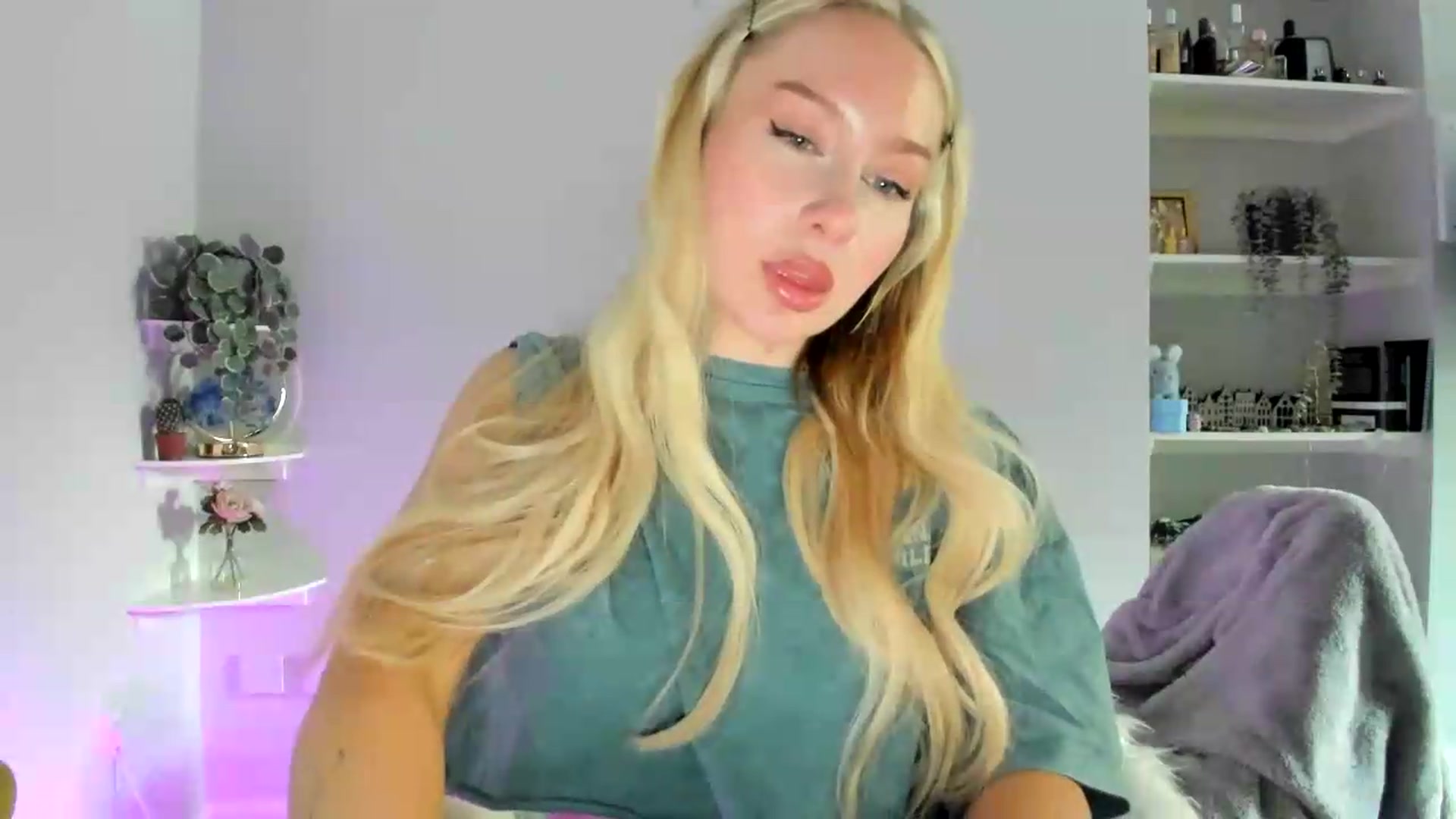 Gallery image thumbnail from pixelatedprincess's myfreecams stream on, 06/11/2026, 12:32 image 12 of 20