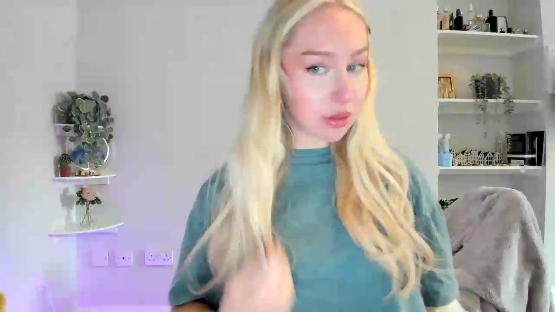 Gallery image thumbnail from pixelatedprincess's myfreecams stream on, 06/11/2026, 12:32 image 6 of 20