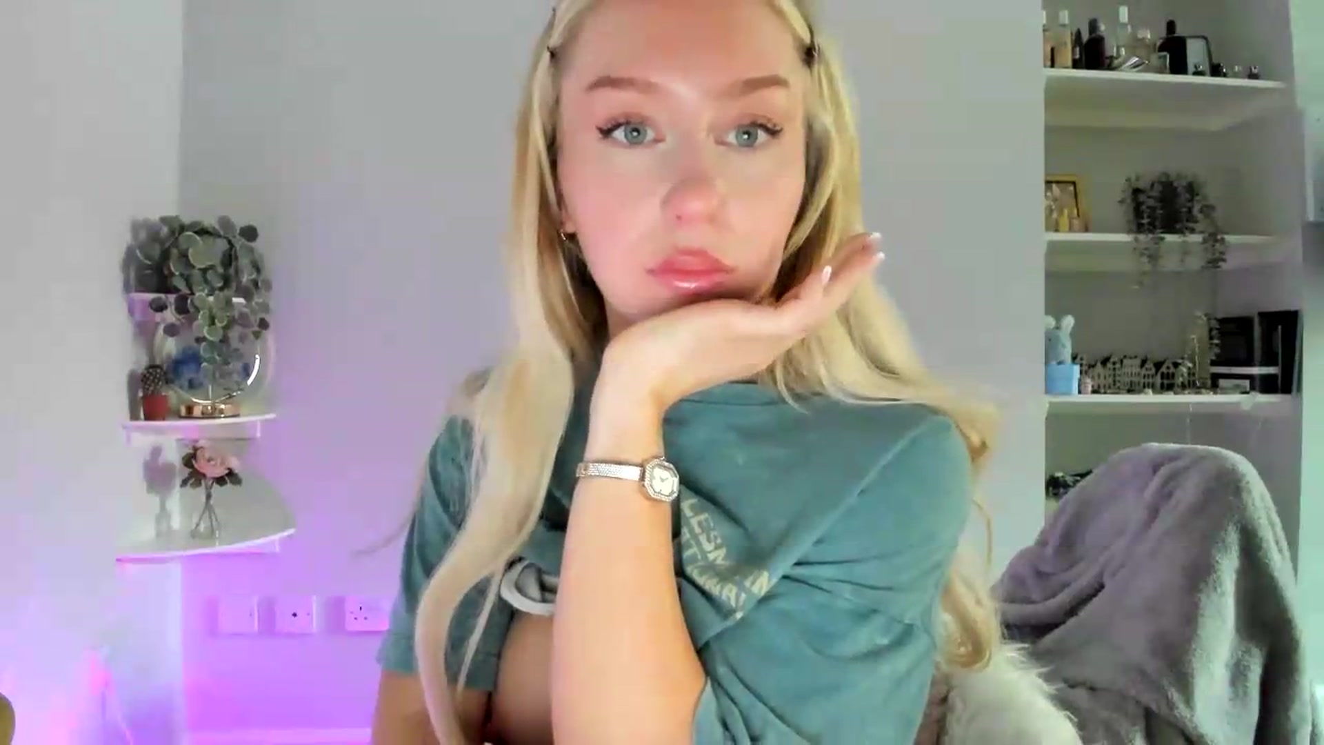 Gallery image thumbnail from pixelatedprincess's myfreecams stream on, 06/11/2026, 12:32 image 17 of 20