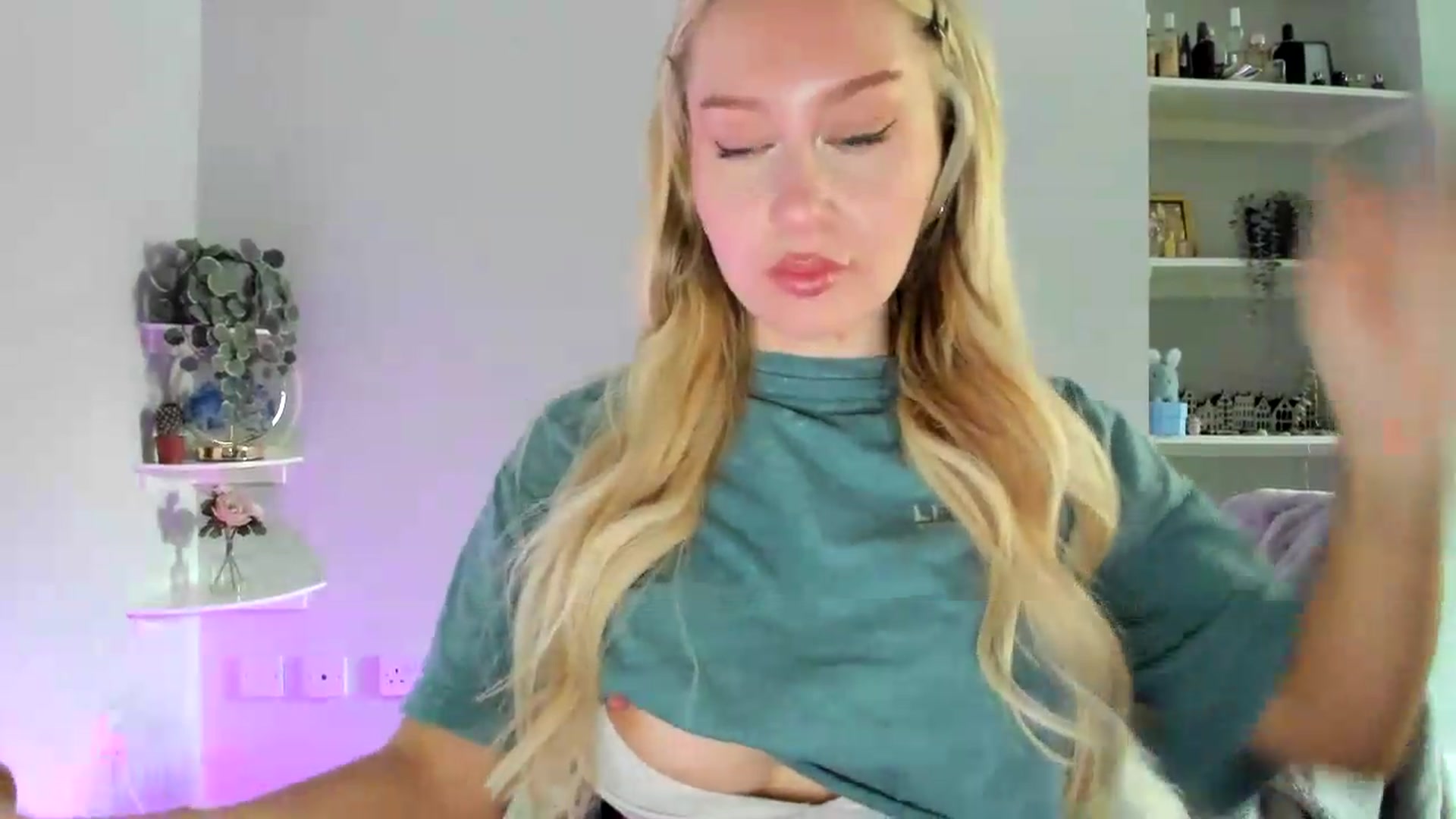 Gallery image thumbnail from pixelatedprincess's myfreecams stream on, 06/11/2026, 12:32 image 19 of 20
