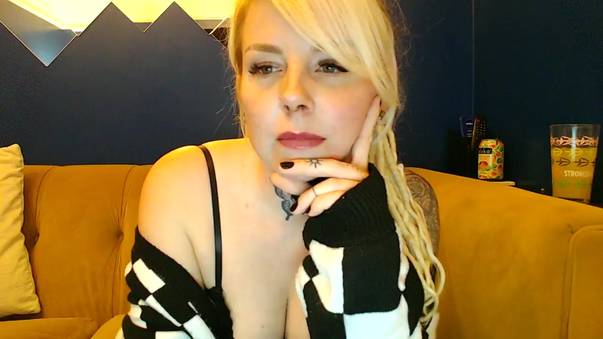 Gallery image thumbnail from pixieDread's myfreecams stream on, 03/28/2025, 20:42 image 12 of 20