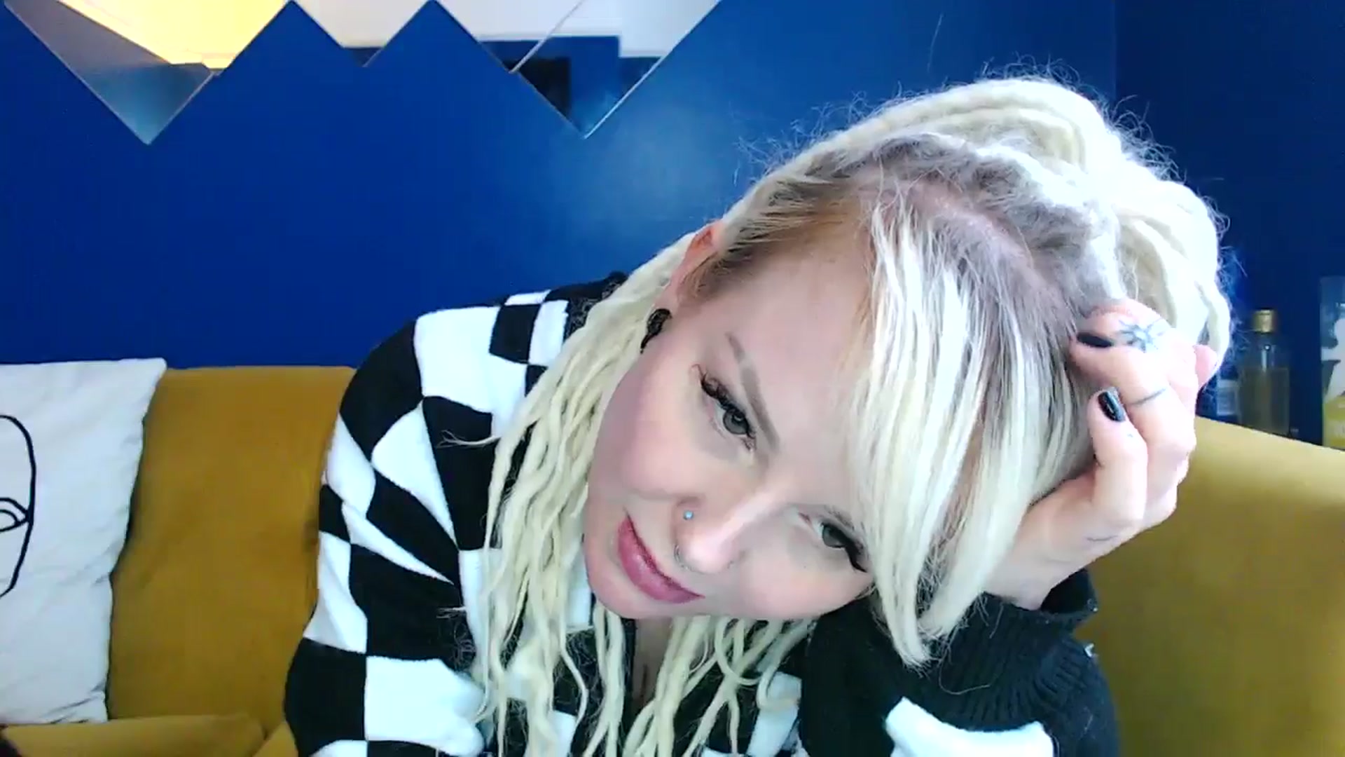 Gallery image thumbnail from pixieDread's myfreecams stream on, 03/31/2025, 11:35 image 18 of 20