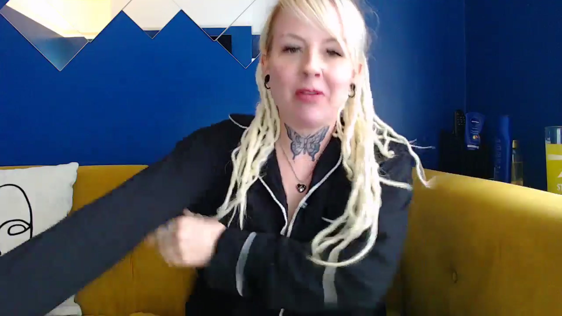 Gallery image thumbnail from pixieDread's myfreecams stream on, 04/15/2025, 12:40 image 14 of 20