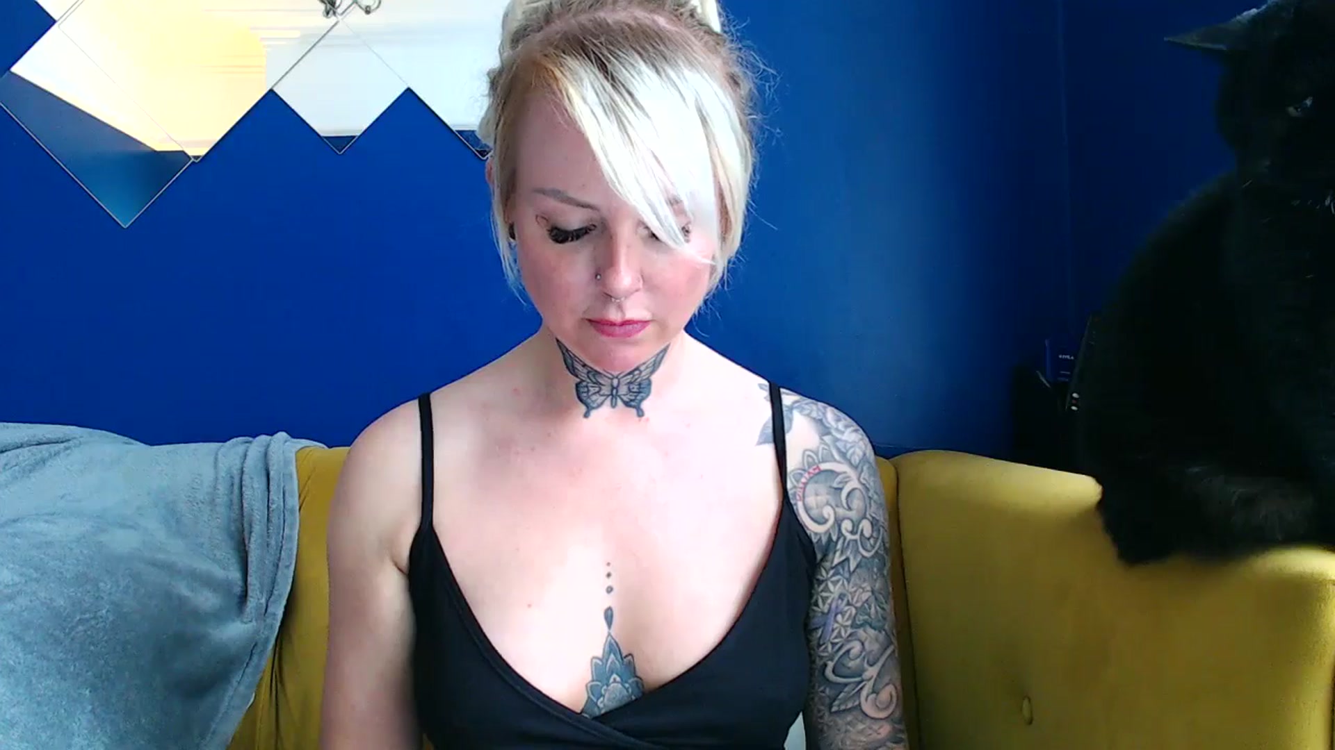 Gallery image thumbnail from pixieDread's myfreecams stream on, 05/16/2025, 11:31 image 5 of 20