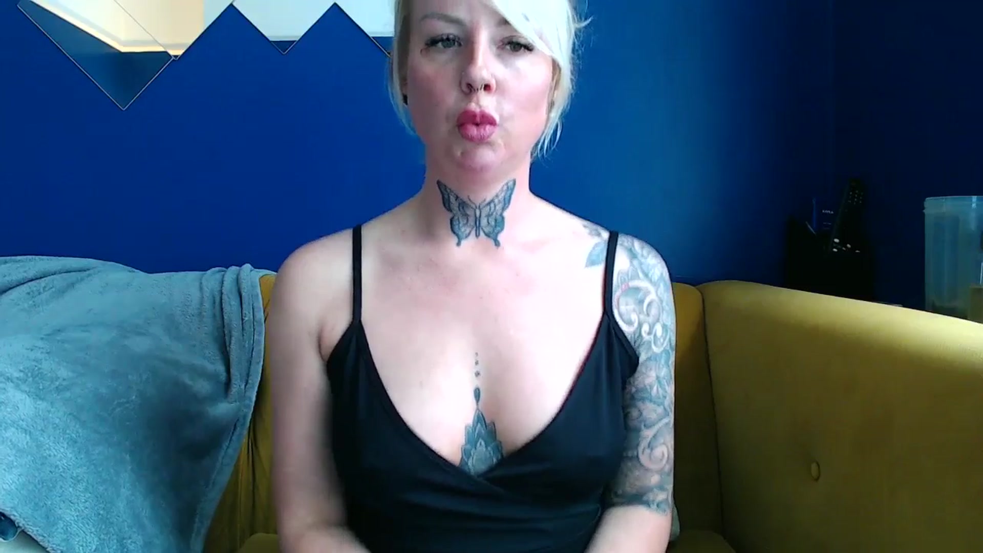 Gallery image thumbnail from pixieDread's myfreecams stream on, 05/16/2025, 12:06 image 16 of 20