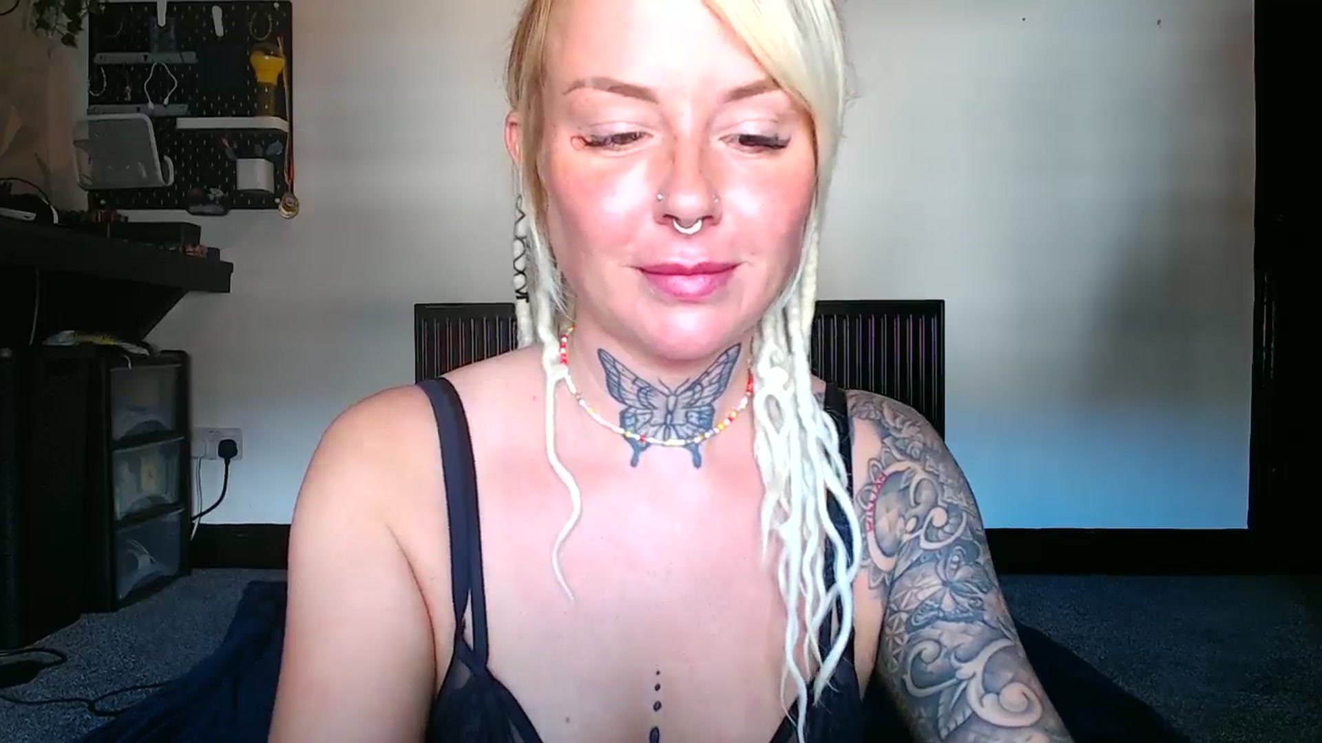 Gallery image thumbnail from pixieDread's myfreecams stream on, 08/01/2025, 11:17 image 8 of 20