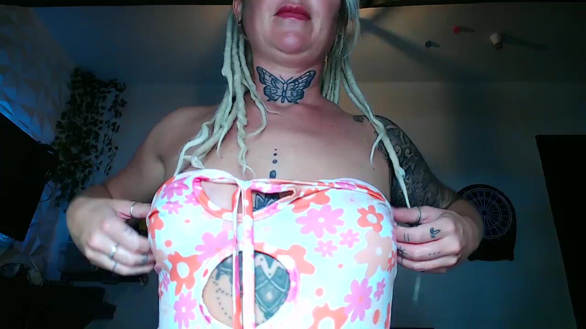 Gallery image thumbnail from pixieDread's myfreecams stream on, 08/11/2025, 13:00 image 12 of 20