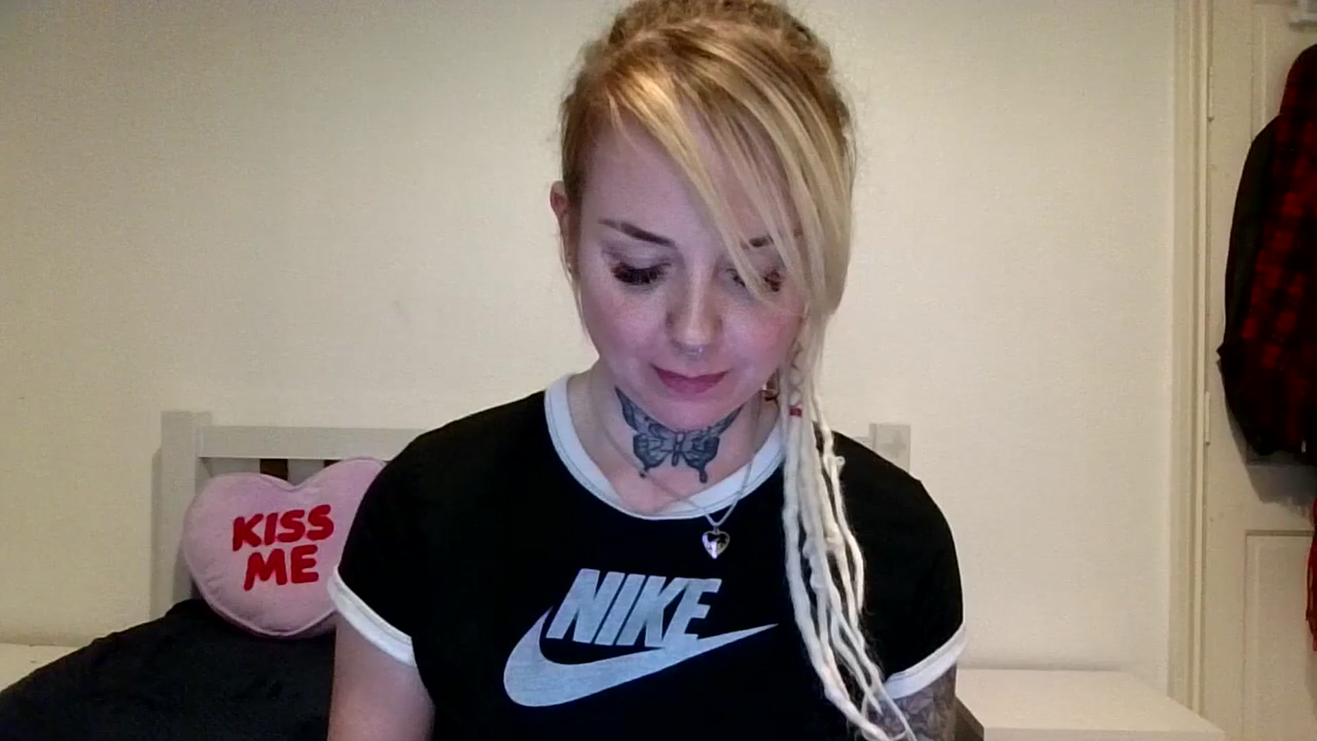 Gallery image thumbnail from pixieDread's myfreecams stream on, 03/01/2026, 15:11 image 15 of 20