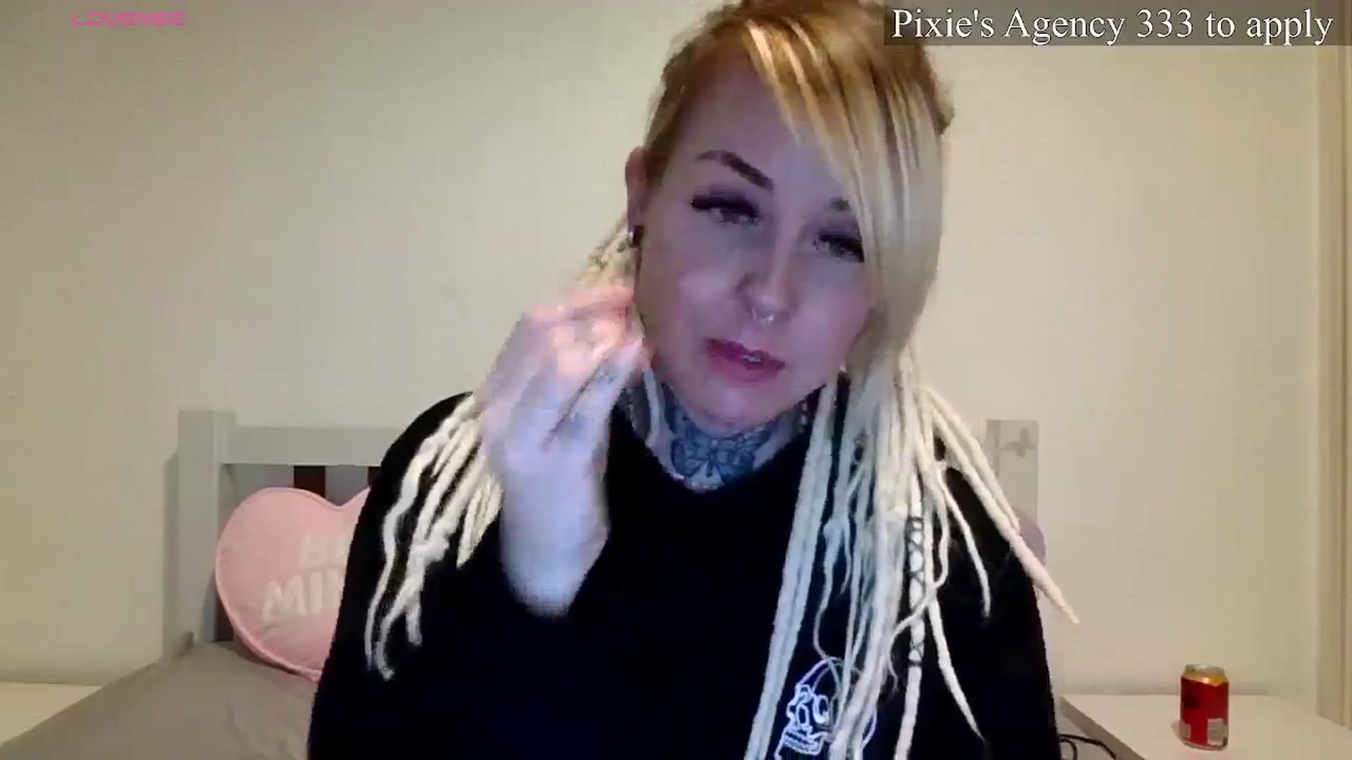 Gallery image thumbnail from pixieDread's myfreecams stream on, 03/31/2026, 15:30 image 9 of 20