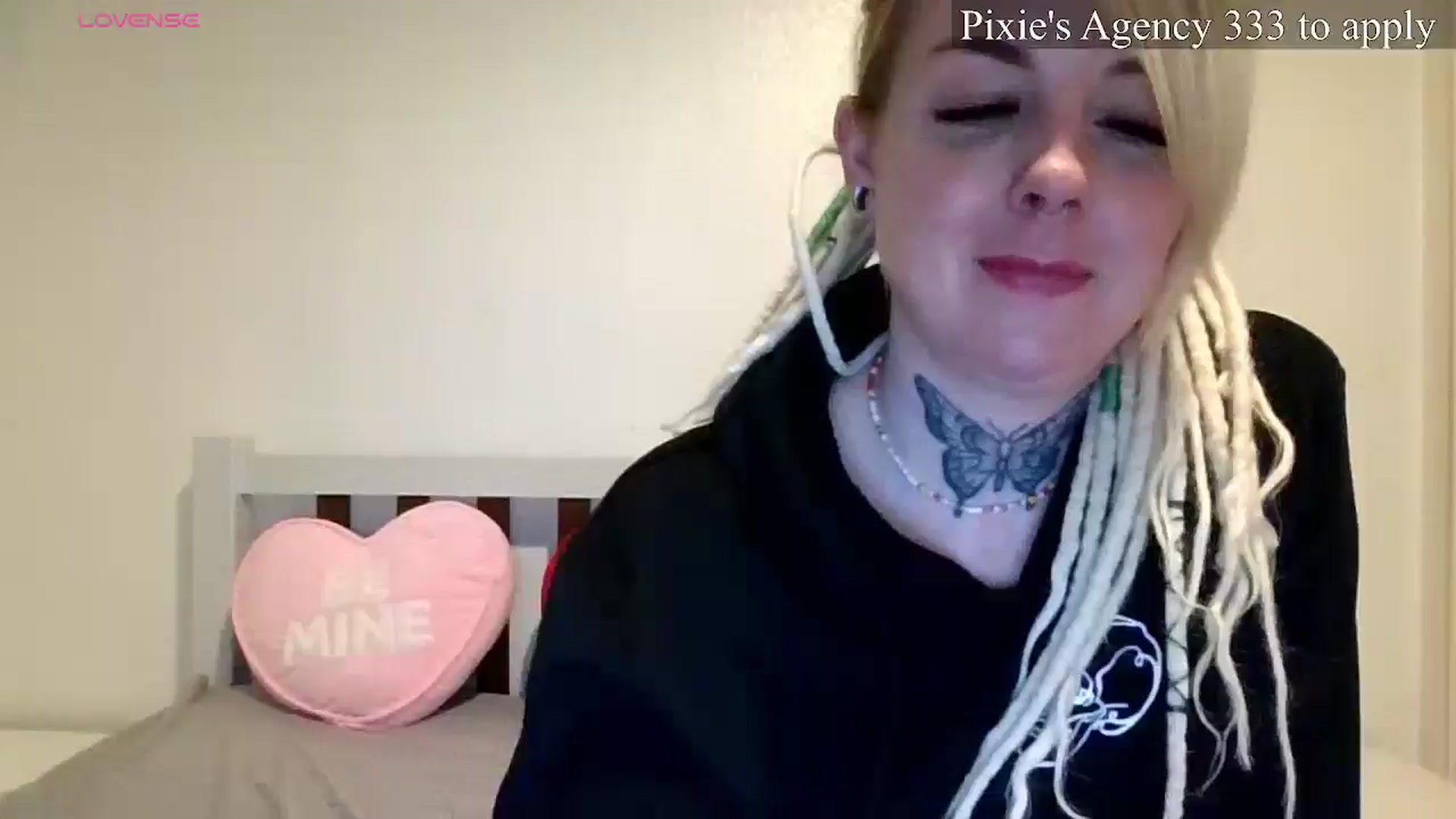 Gallery image thumbnail from pixieDread's myfreecams stream on, 03/31/2026, 15:30 image 1 of 20