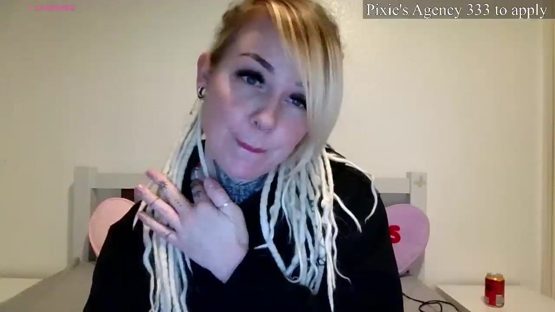 Gallery image thumbnail from pixieDread's myfreecams stream on, 03/31/2026, 15:30 image 19 of 20