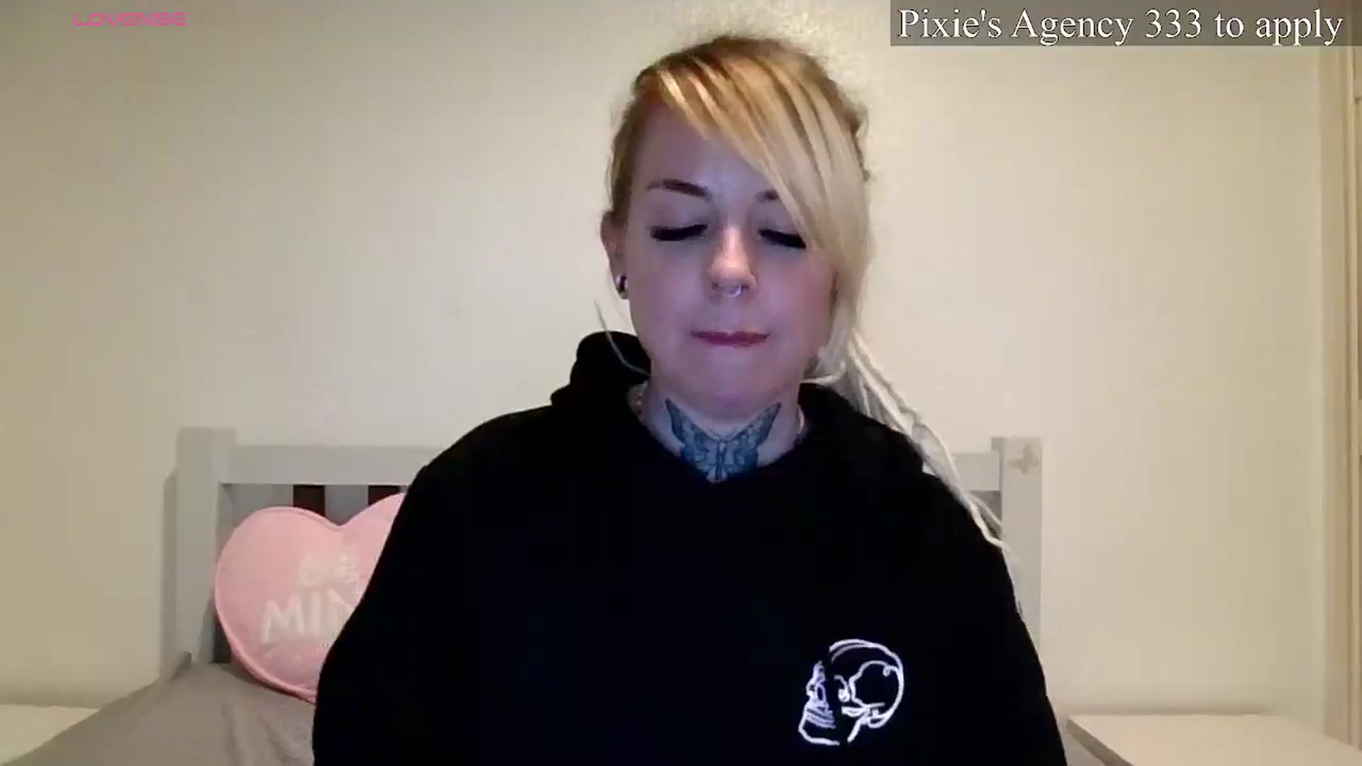 Gallery image thumbnail from pixieDread's myfreecams stream on, 03/31/2026, 16:27 image 9 of 20
