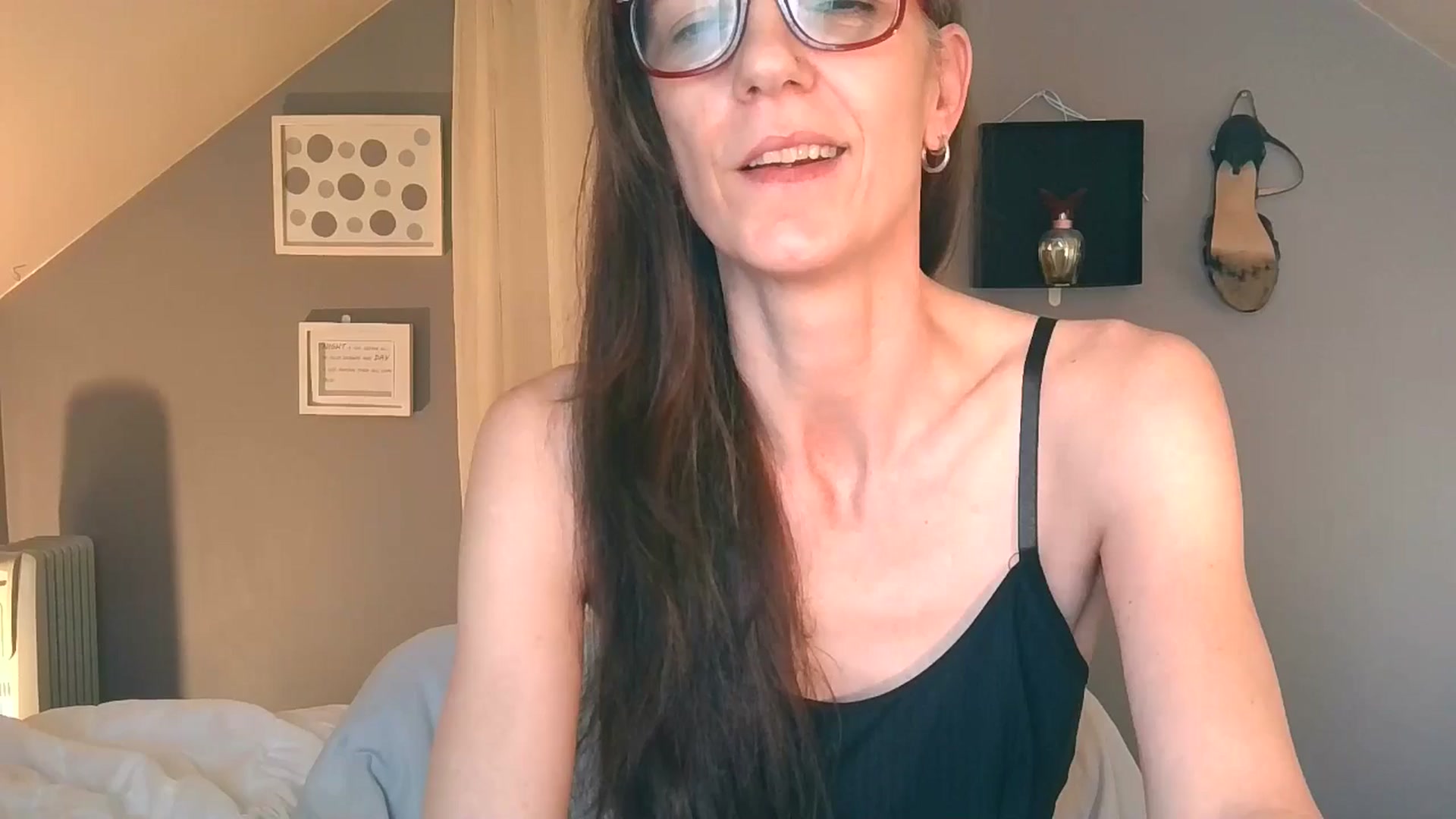 Gallery image thumbnail from playfulpaula's myfreecams stream on, 03/23/2025, 12:25 image 6 of 20