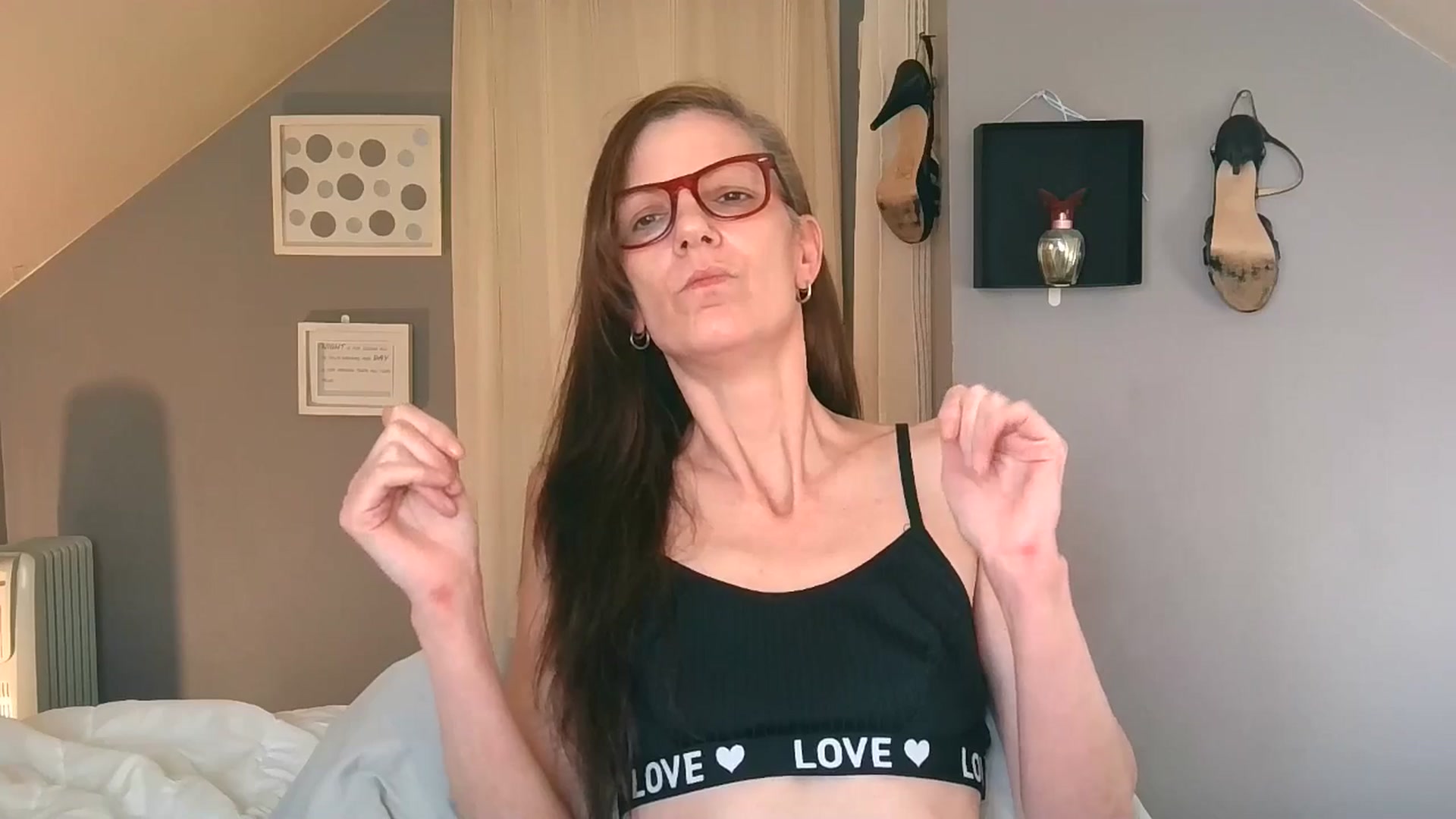Gallery image thumbnail from playfulpaula's myfreecams stream on, 03/23/2025, 12:25 image 16 of 20