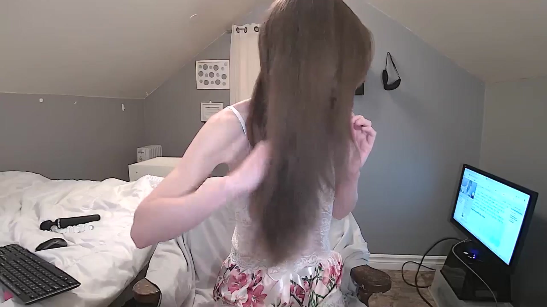 Gallery image thumbnail from playfulpaula's myfreecams stream on, 05/03/2025, 11:47 image 11 of 20