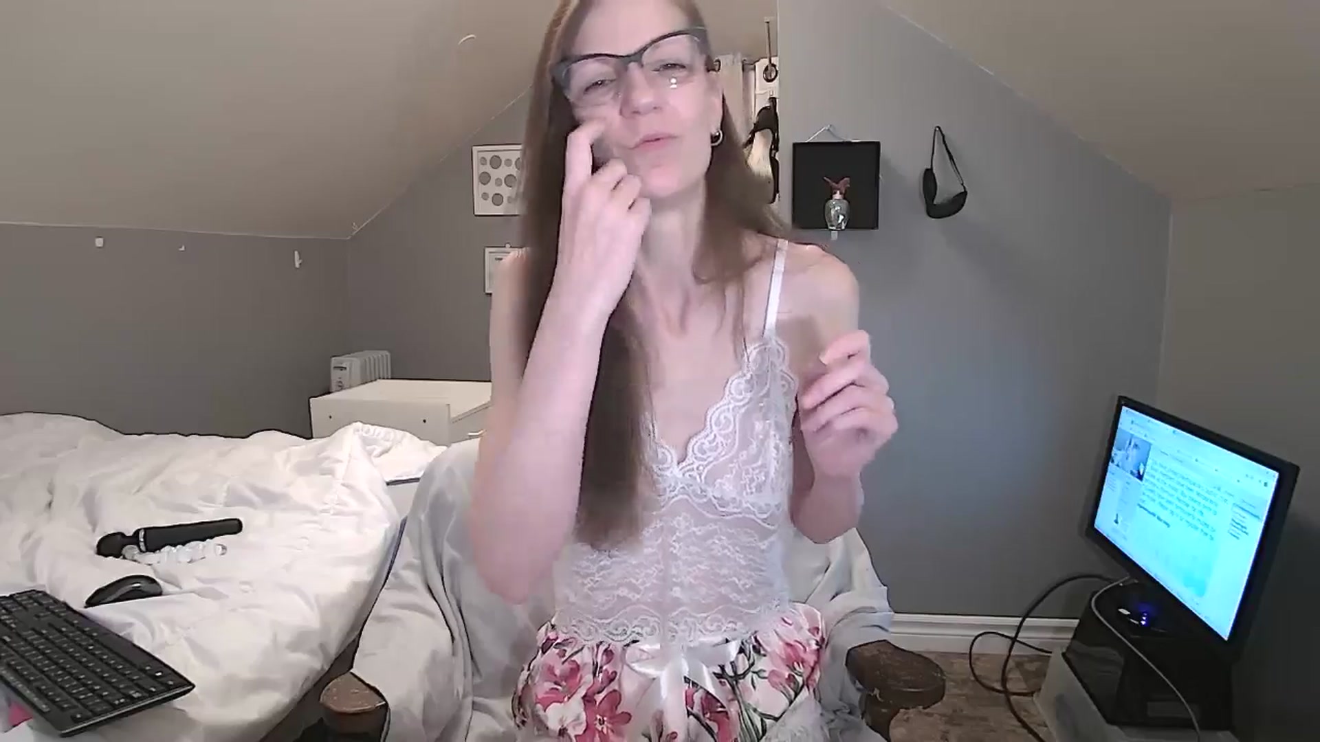 Gallery image thumbnail from playfulpaula's myfreecams stream on, 05/03/2025, 11:47 image 10 of 20