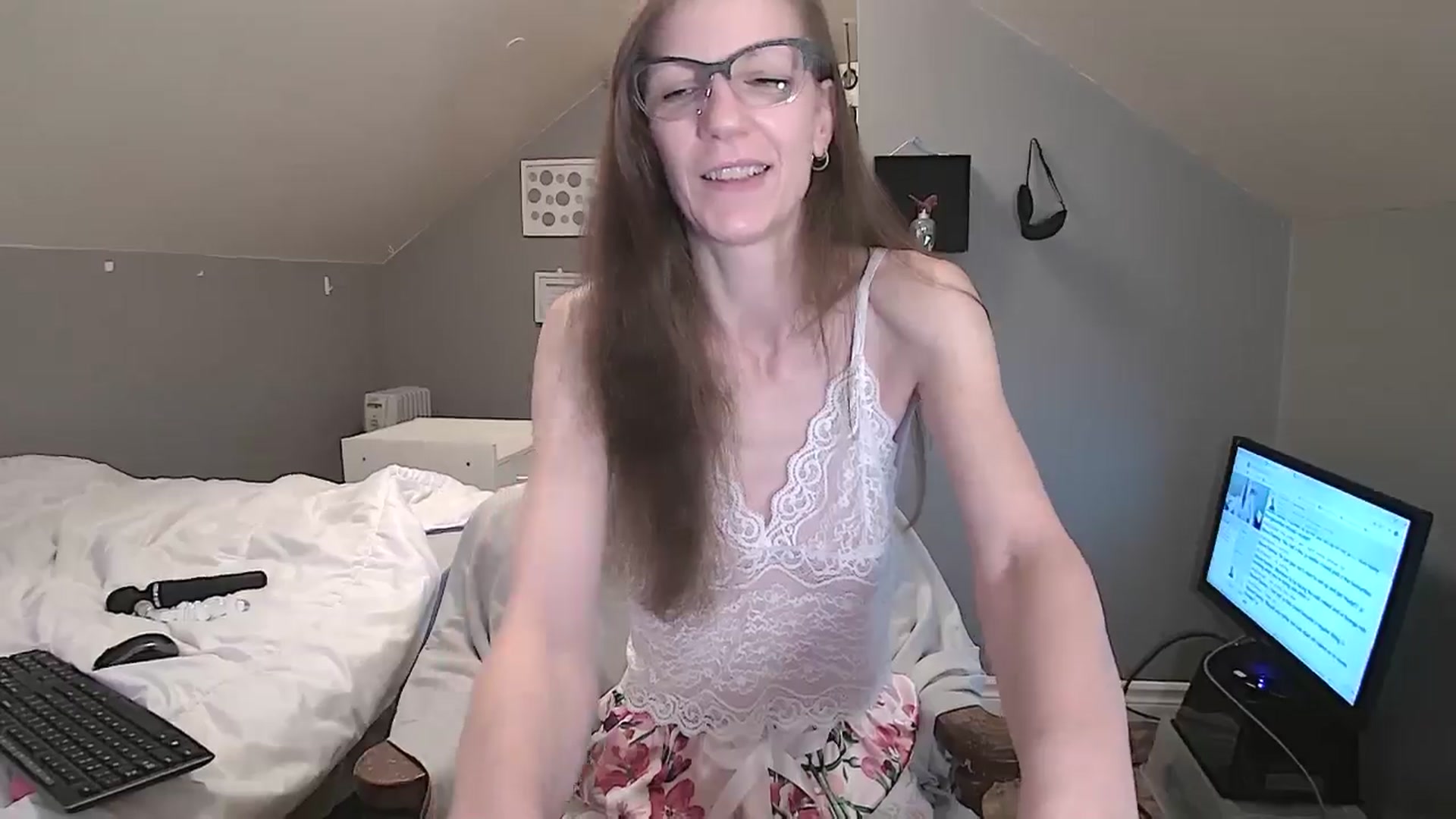 Gallery image thumbnail from playfulpaula's myfreecams stream on, 05/03/2025, 11:47 image 7 of 20