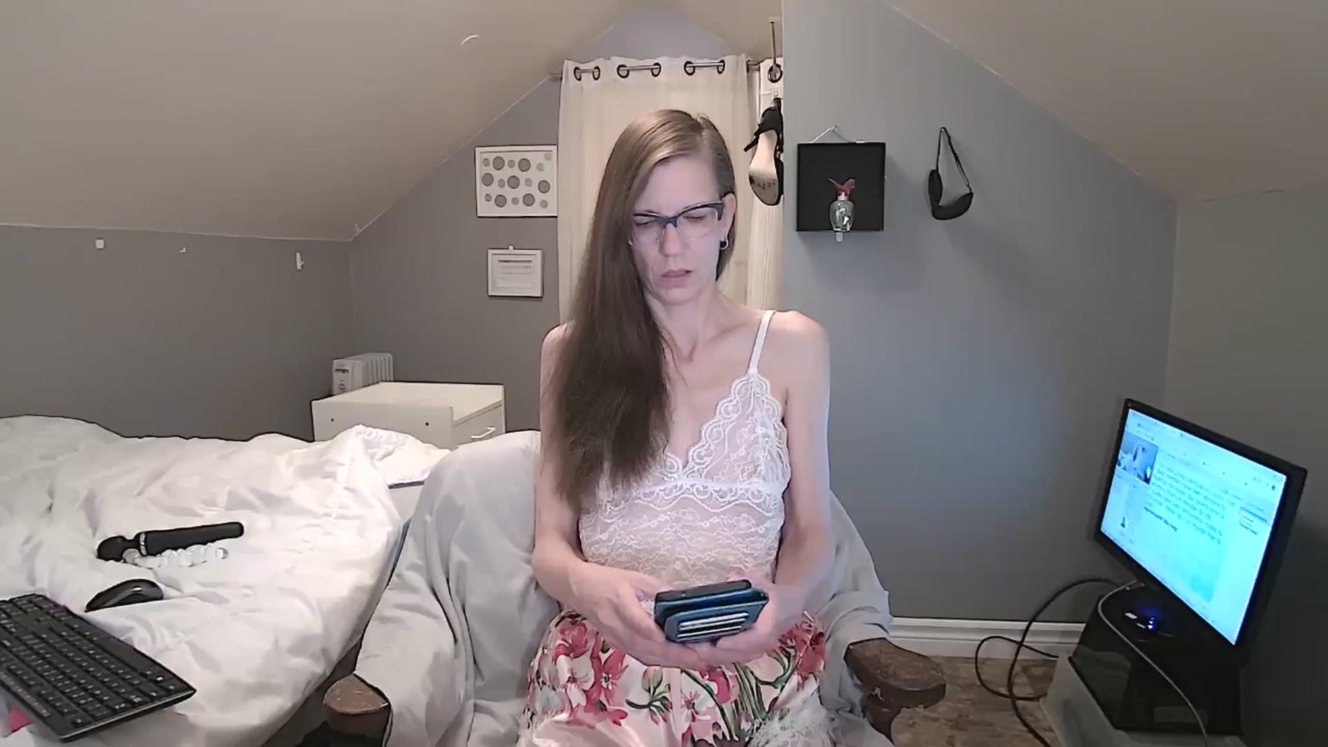 Gallery image thumbnail from playfulpaula's myfreecams stream on, 05/03/2025, 11:47 image 17 of 20