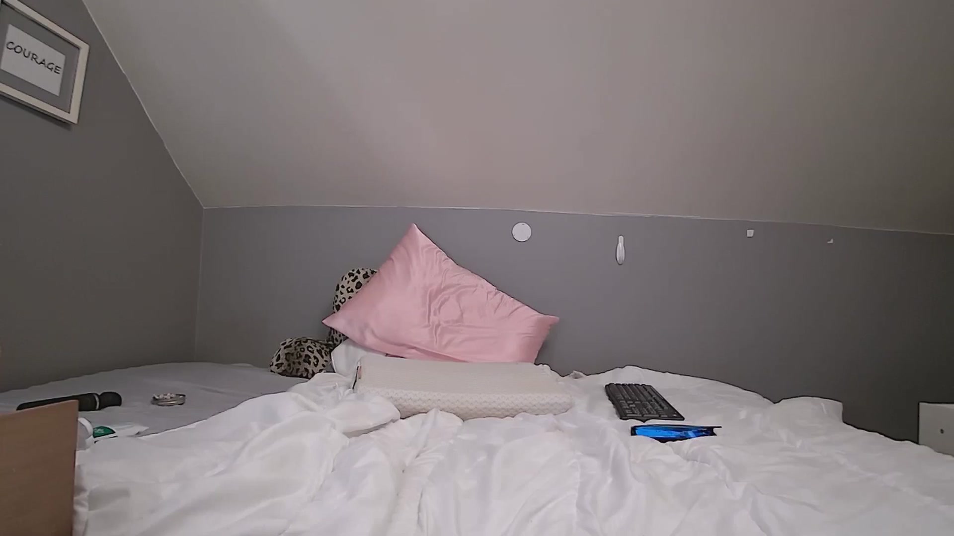 Gallery image thumbnail from playfulpaula's myfreecams stream on, 05/19/2025, 12:03 image 20 of 20
