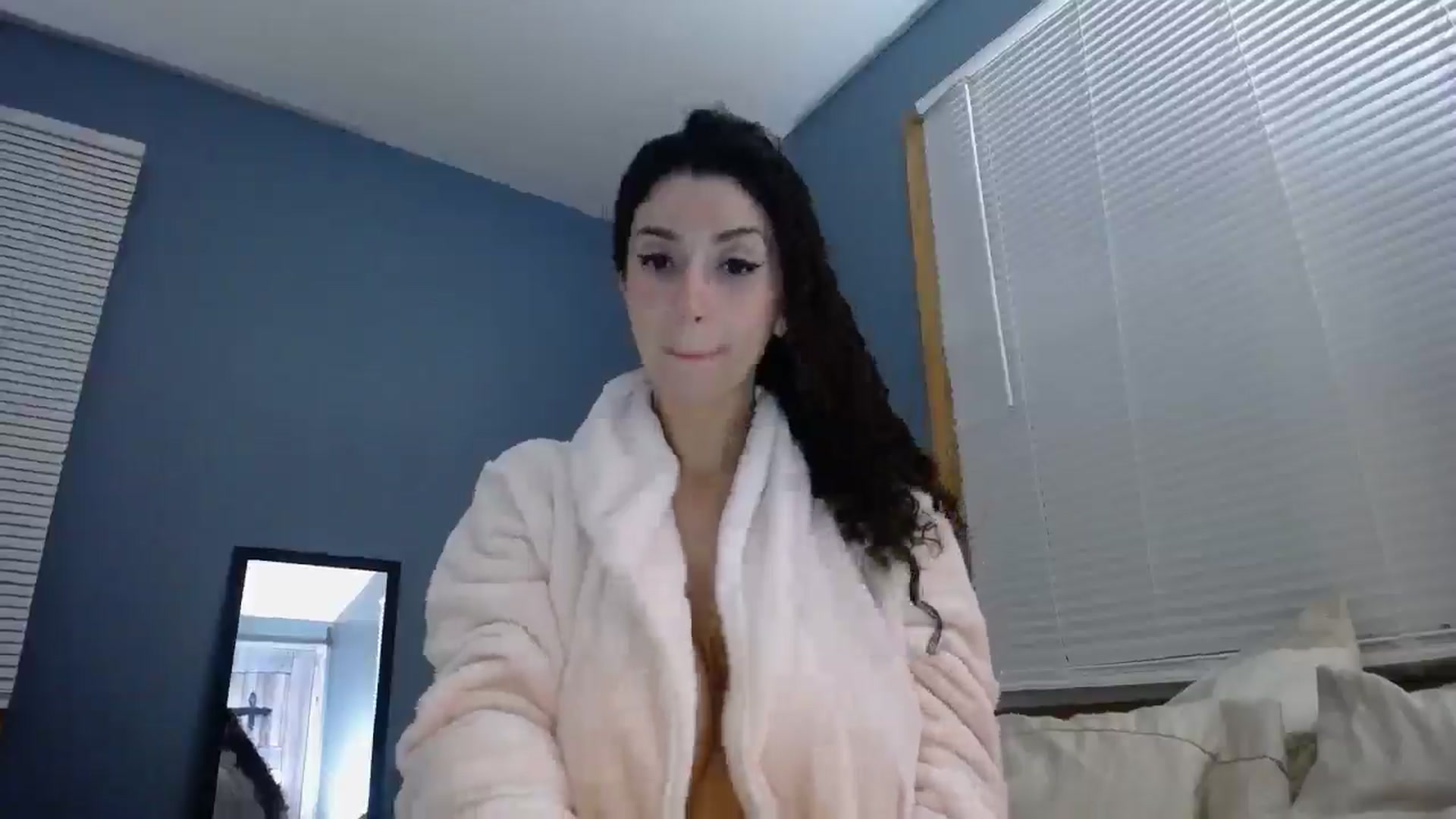 Gallery image thumbnail from playwithlua's myfreecams stream on, 11/26/2024, 05:30 image 19 of 20