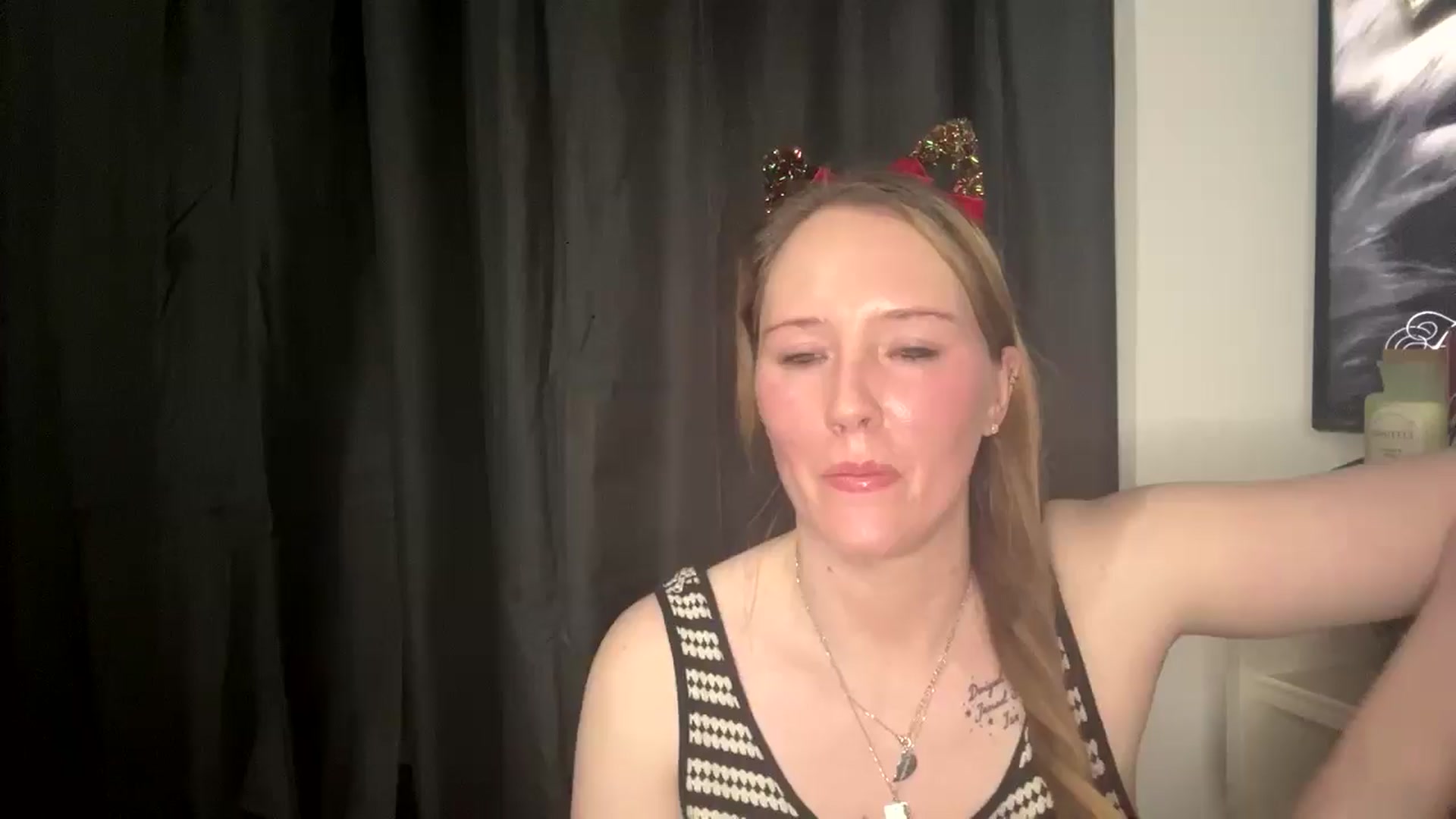 Gallery image thumbnail from plushpie1's myfreecams stream on, 12/19/2025, 21:00 image 4 of 20