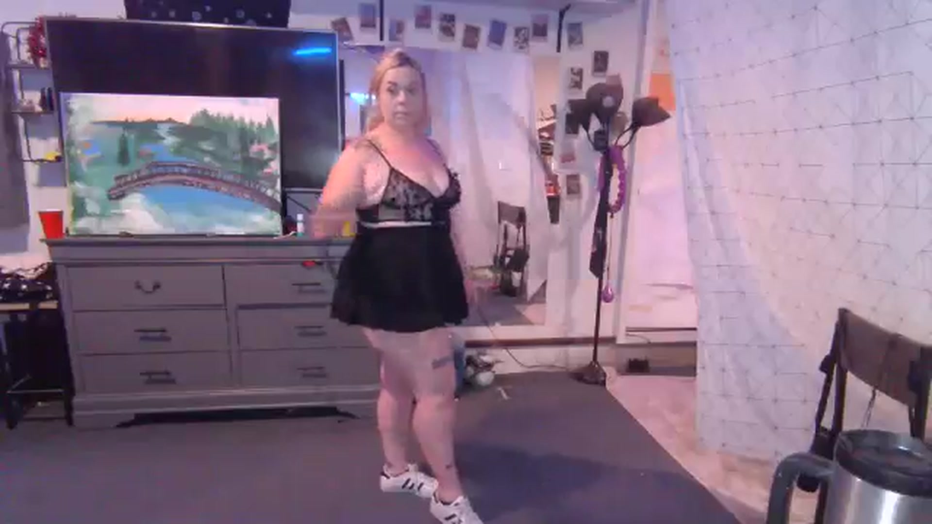 Gallery image thumbnail from poisonxpeach's myfreecams stream on, 06/27/2025, 06:59 image 16 of 20