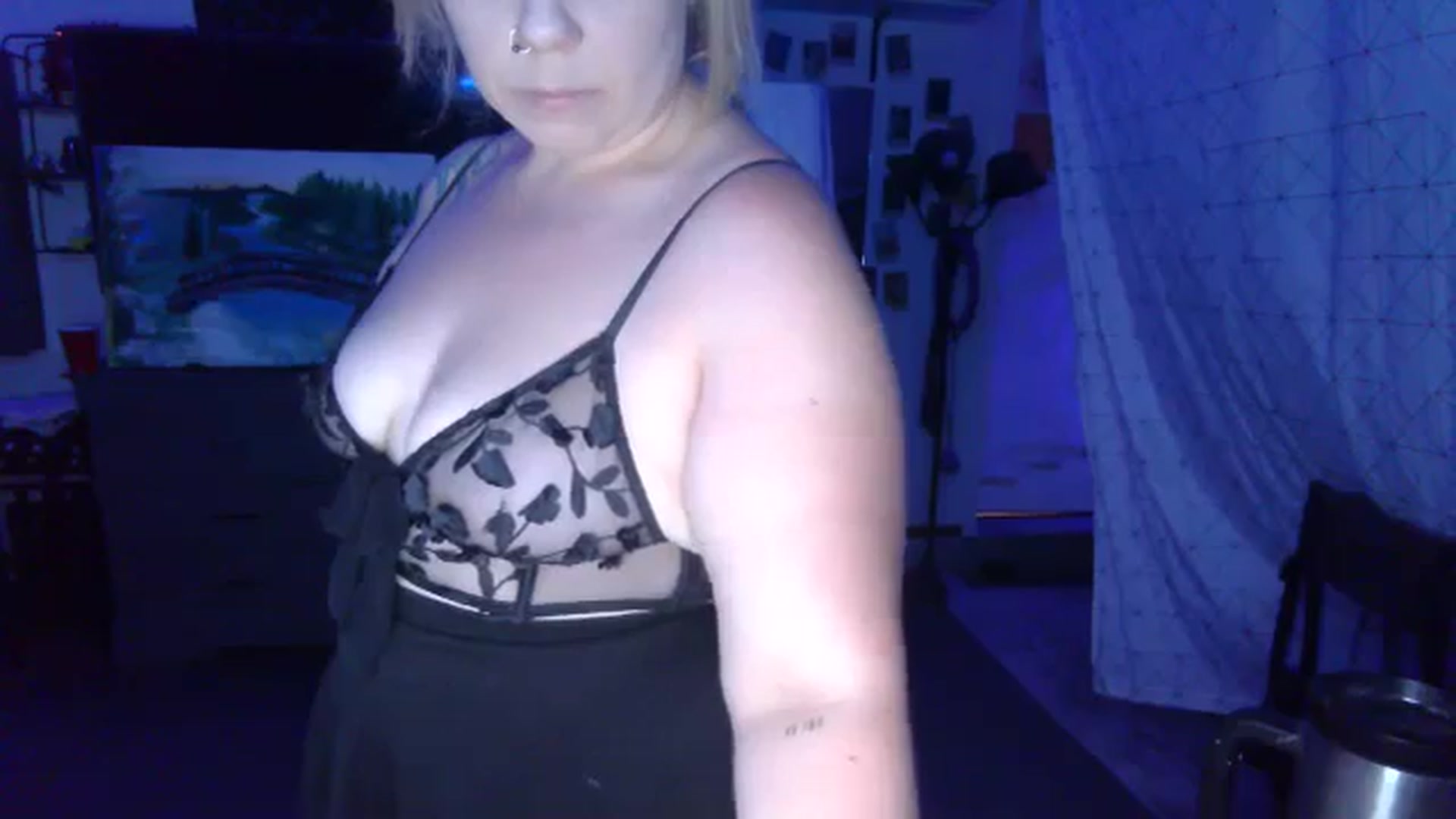 Gallery image thumbnail from poisonxpeach's myfreecams stream on, 06/27/2025, 06:59 image 17 of 20