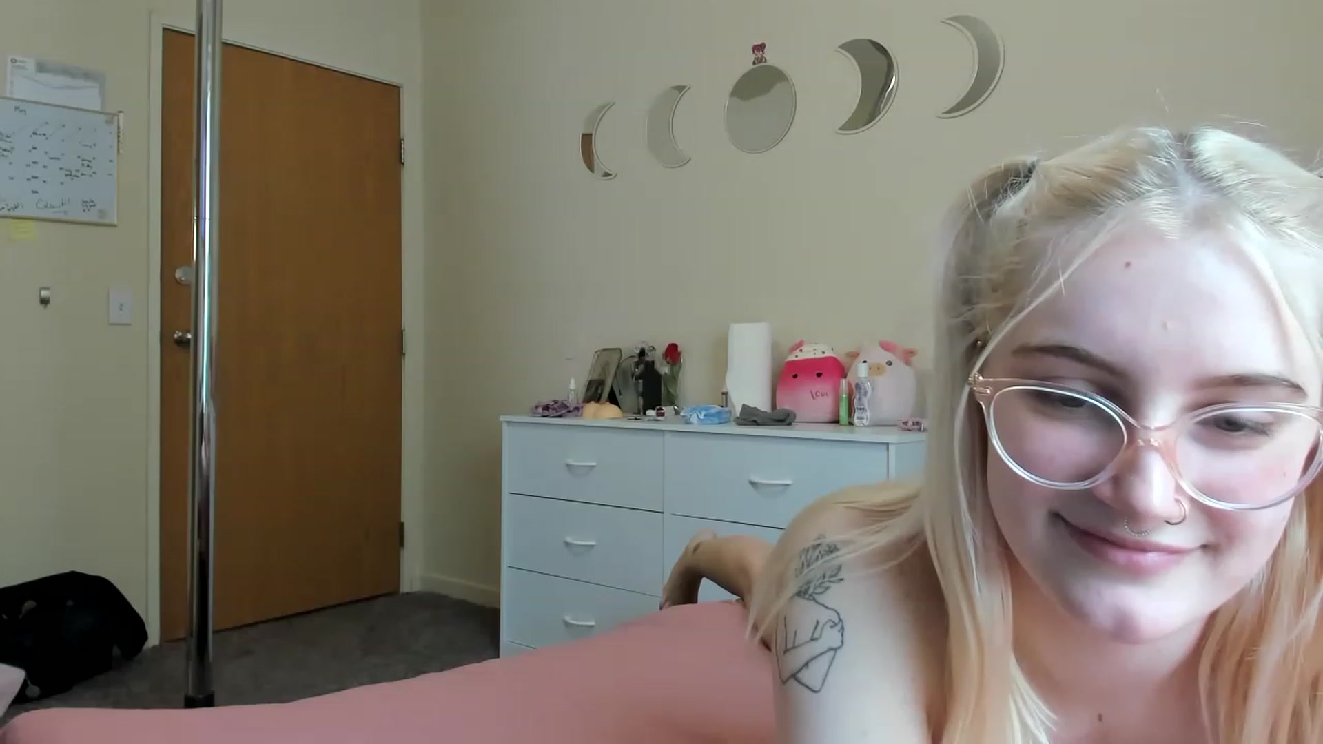 Gallery image thumbnail from poppy_dreams's myfreecams stream on, 05/06/2023, 17:21 image 5 of 20