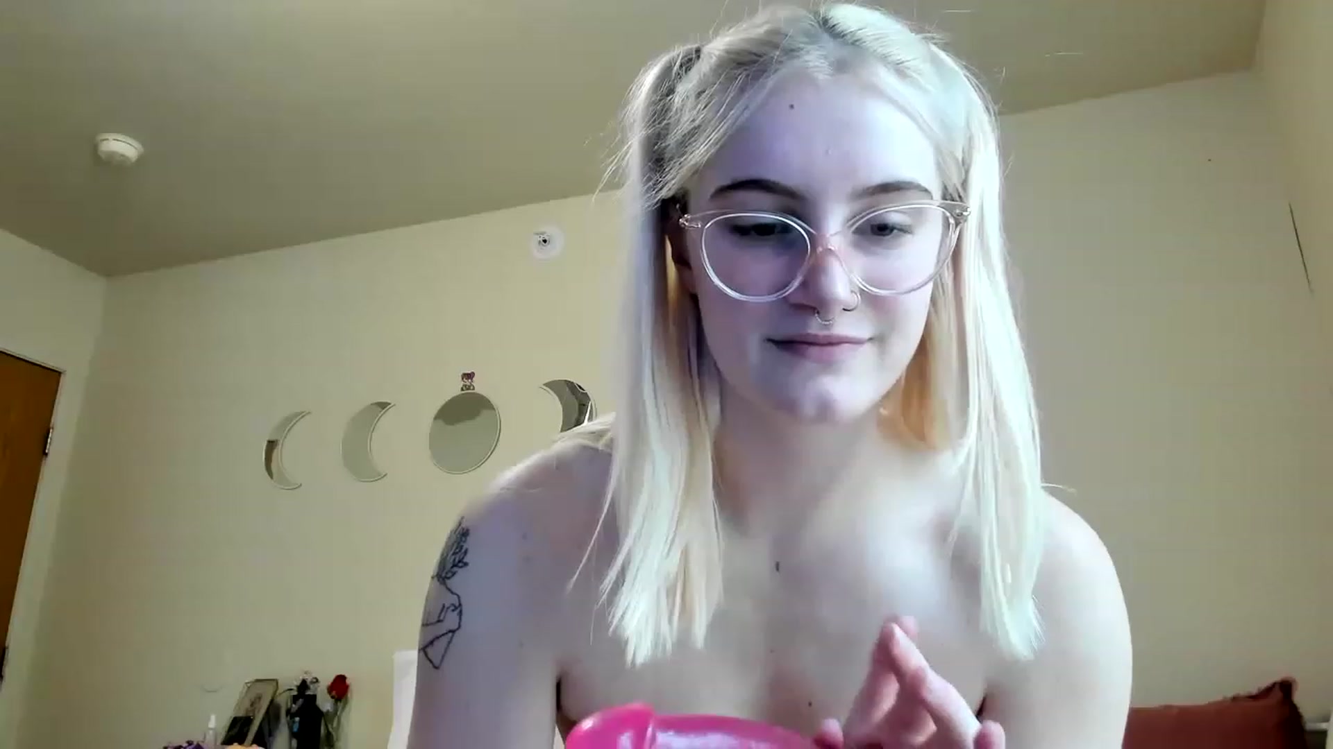 Gallery image thumbnail from poppy_dreams's myfreecams stream on, 05/06/2023, 18:10 image 15 of 20