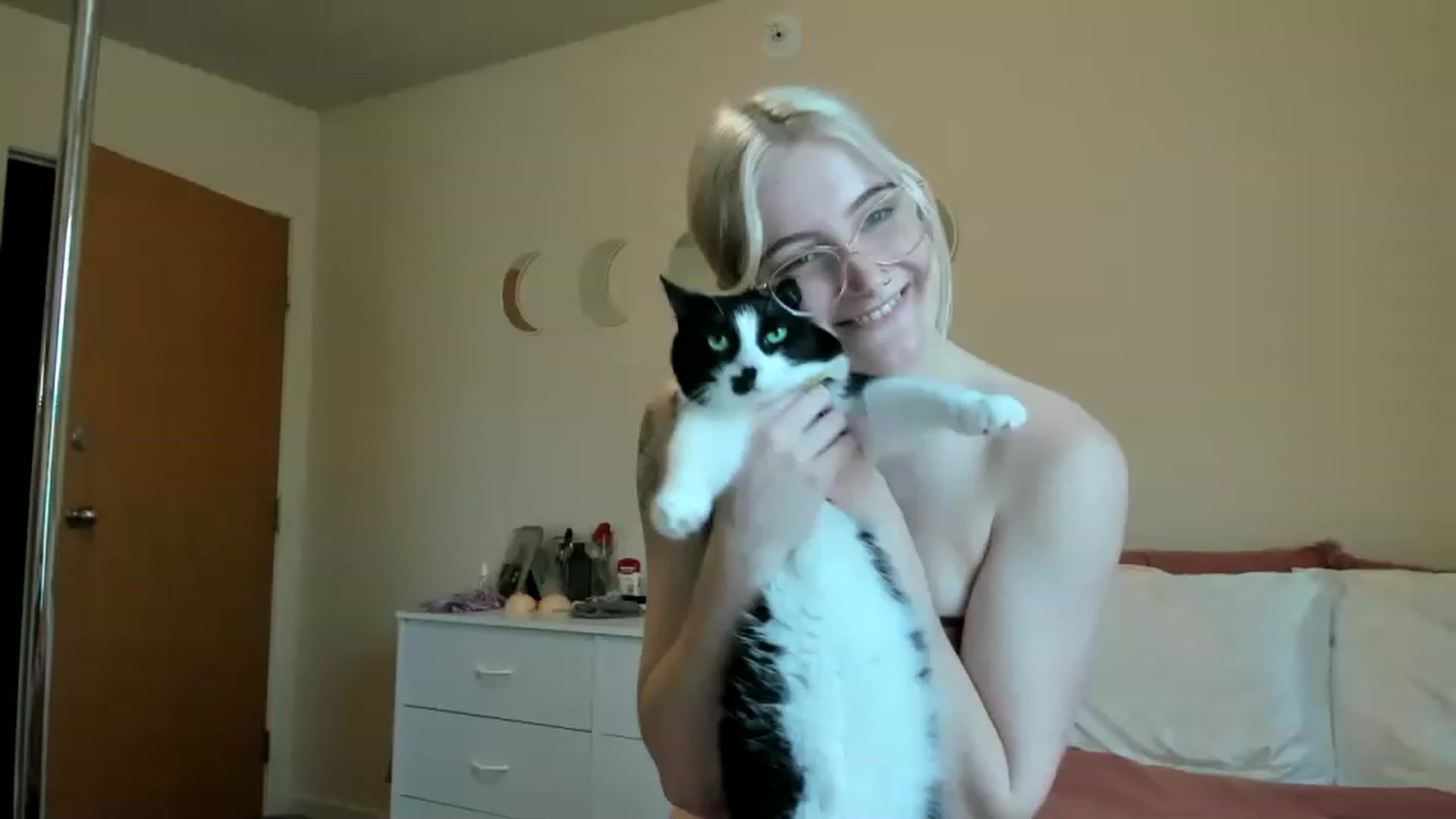 Gallery image thumbnail from poppy_dreams's myfreecams stream on, 05/10/2023, 18:09 image 1 of 20