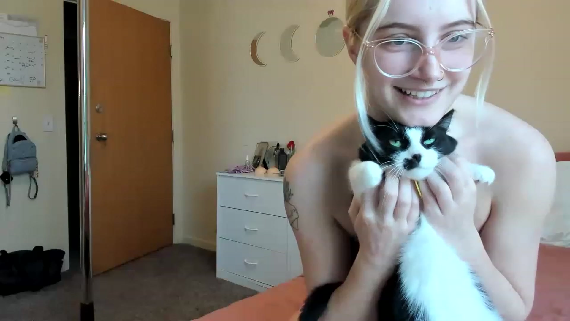 Gallery image thumbnail from poppy_dreams's myfreecams stream on, 05/10/2023, 18:09 image 2 of 20