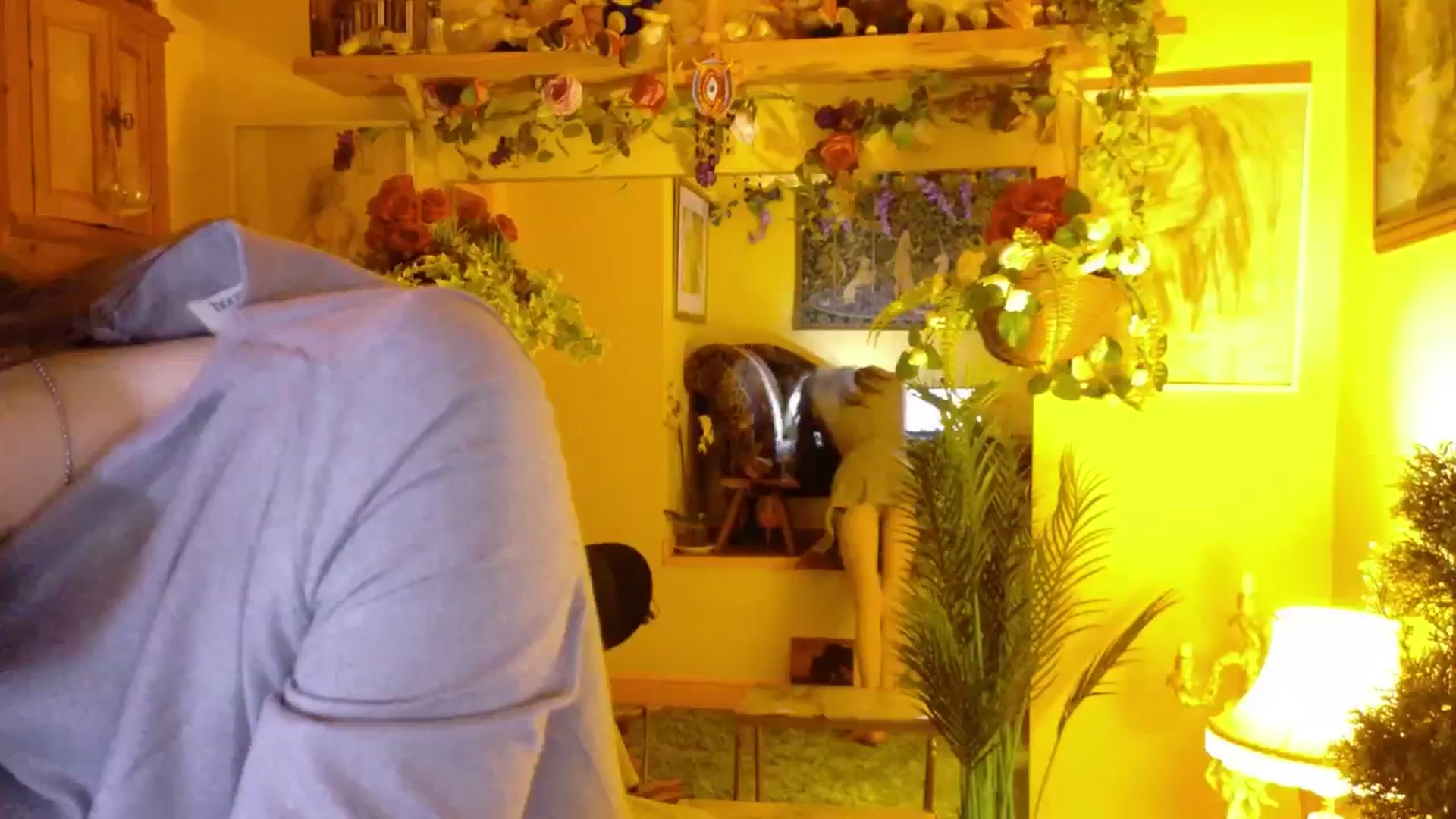 Gallery image thumbnail from porcelaincity's myfreecams stream on, 05/31/2025, 01:19 image 6 of 20