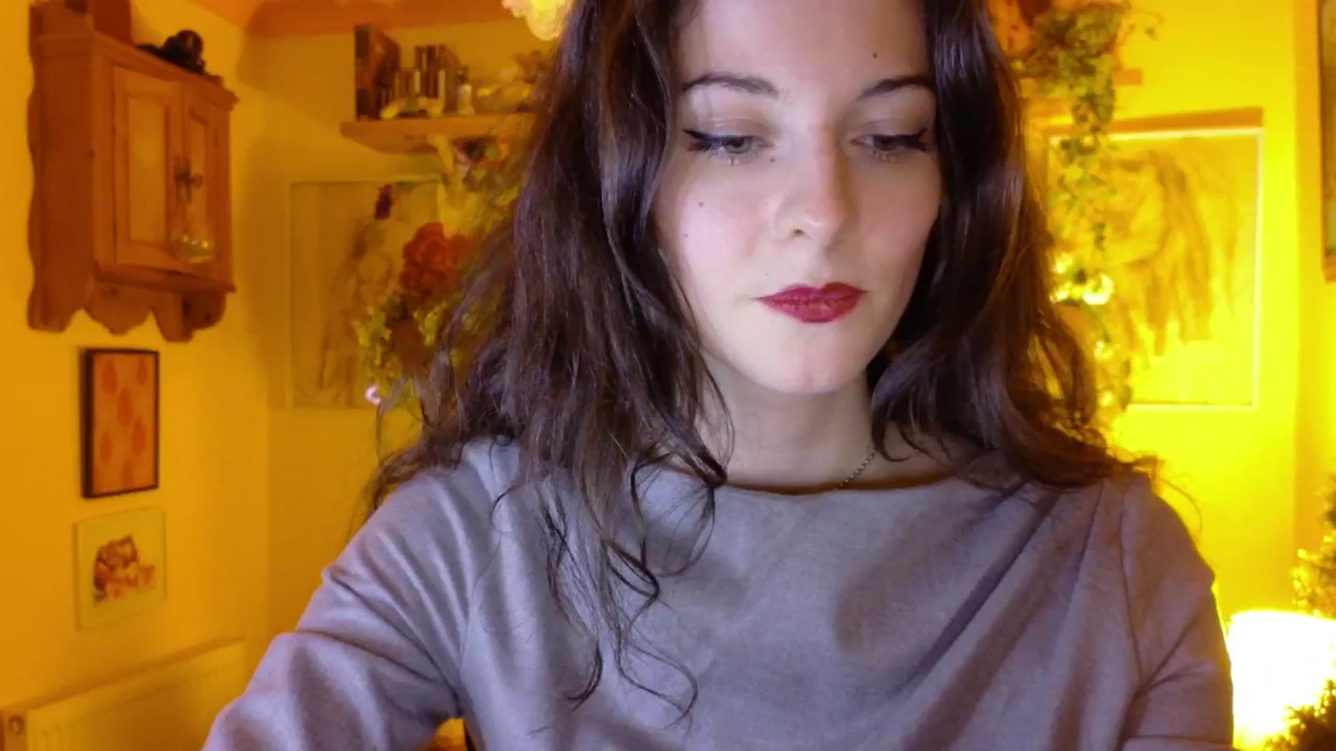 Gallery image thumbnail from porcelaincity's myfreecams stream on, 05/31/2025, 01:19 image 13 of 20