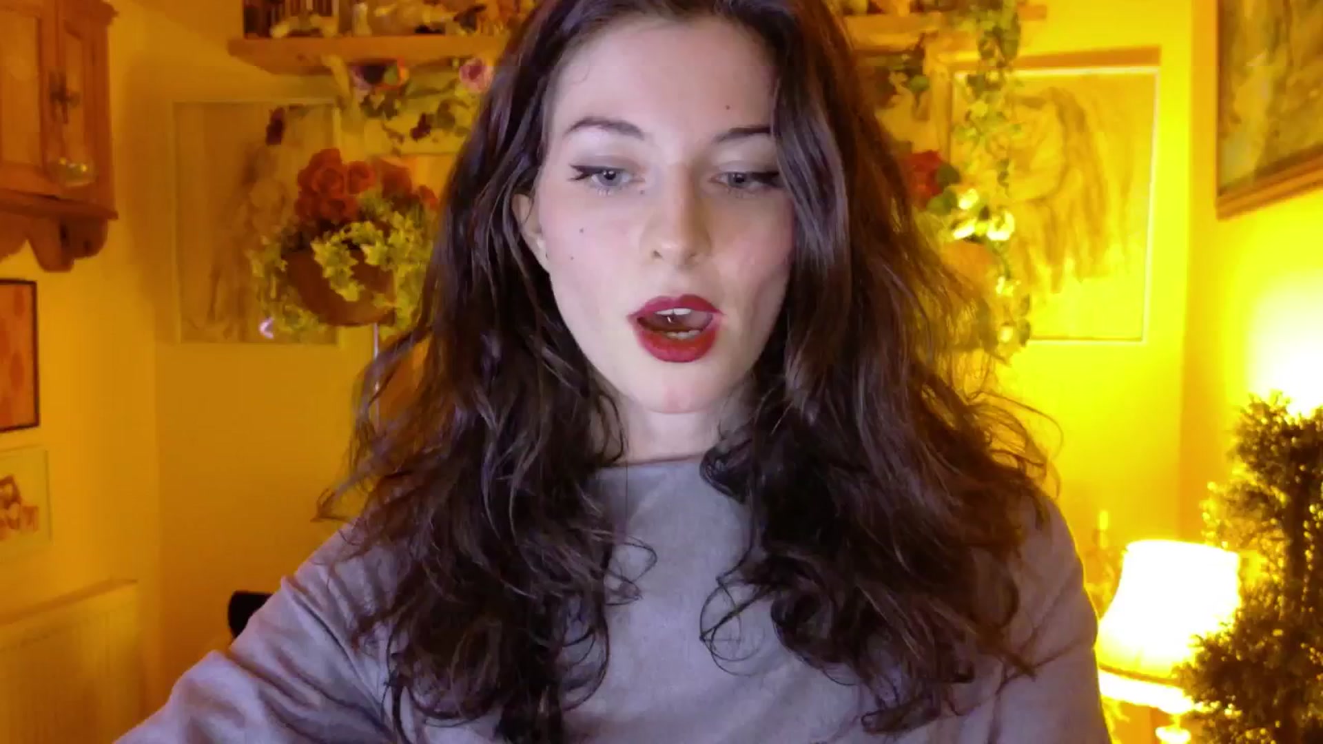Gallery image thumbnail from porcelaincity's myfreecams stream on, 05/31/2025, 01:19 image 4 of 20