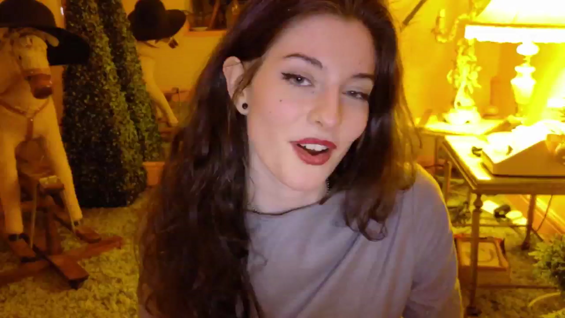 Gallery image thumbnail from porcelaincity's myfreecams stream on, 05/31/2025, 01:19 image 18 of 20