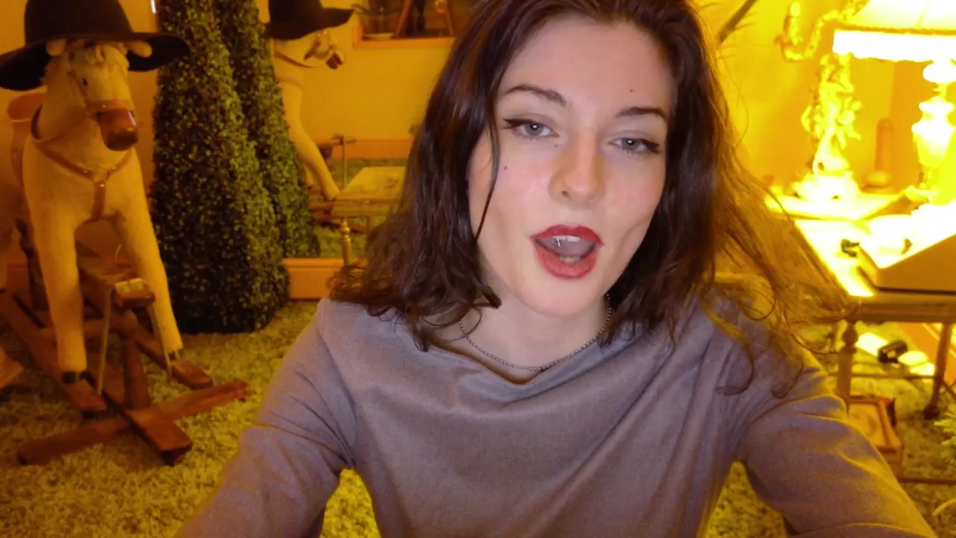 Gallery image thumbnail from porcelaincity's myfreecams stream on, 05/31/2025, 01:19 image 19 of 20