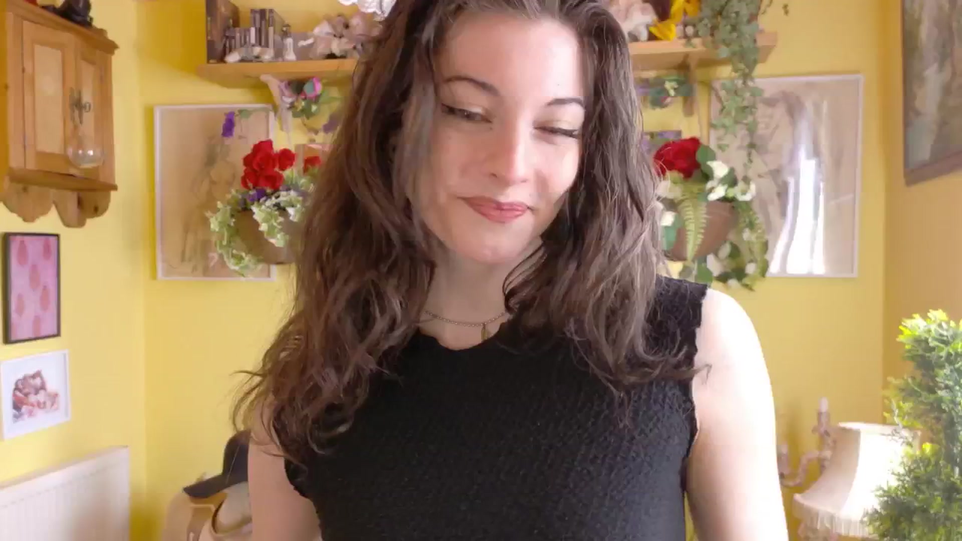 Gallery image thumbnail from porcelaincity's myfreecams stream on, 06/03/2025, 16:14 image 2 of 20