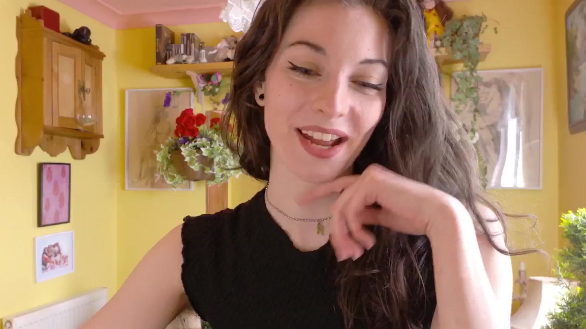 Gallery image thumbnail from porcelaincity's myfreecams stream on, 06/03/2025, 16:14 image 5 of 20