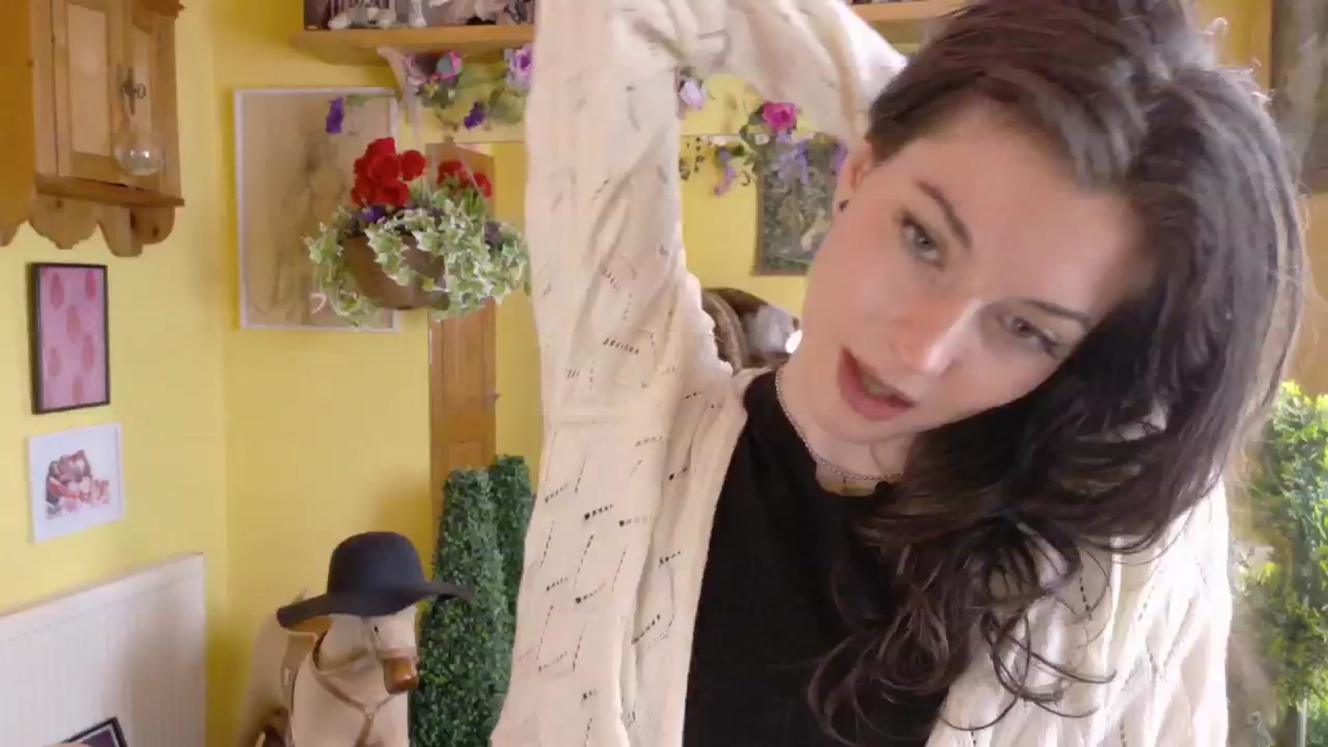 Gallery image thumbnail from porcelaincity's myfreecams stream on, 06/03/2025, 16:14 image 13 of 20